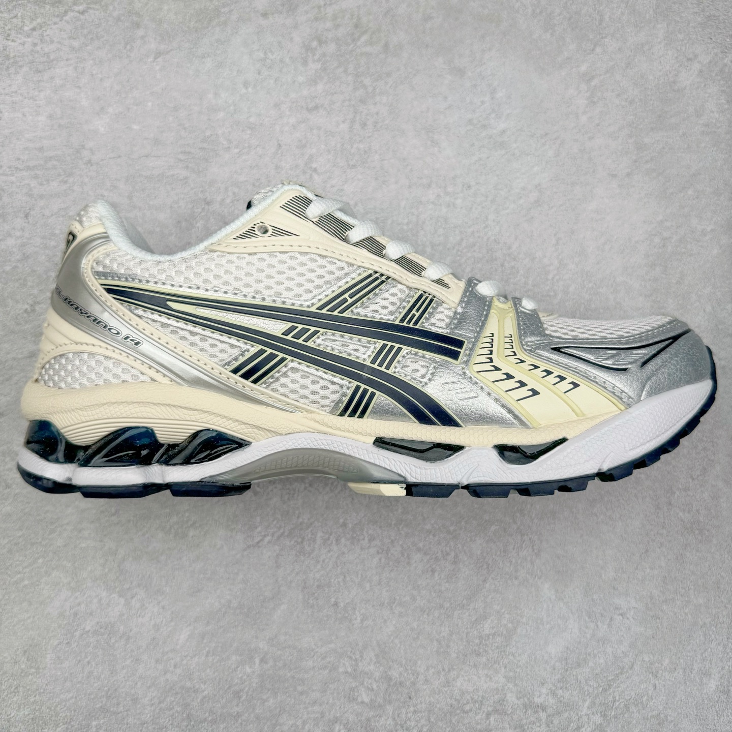 图片[8]-＃特价福利 ASICS GEL-KAYANO 14 亚瑟士K14系列户外复古潮流百搭织物合成革缓震休闲跑步鞋 原装纸板楦头开发 独家私模五层组合大底 原厂定制缓震硅胶加持 原盒原配 官方四联吊牌 原装Ortholite轻量化鞋垫 设计师 Hidenori Yamashita 以「Flash」一词为灵感 创造出未来感金属色鞋面 改造升级内在性能 由内而外全面革新 为 GEL-KAYANO 家族传承及经典跑鞋文化的延续 创下里程碑式作品 K14跑鞋重新诠释了复古的跑步形状 并以其 2000 年代后期的美学理念重新铺装 银色与蓝色的鞋面极为高档 网面铺陈与鞋面、鞋头多处细节位增添了透气性 鞋后跟部中底上以及多密度耐磨鞋底增加了 GEL 缓震胶 提供高抗冲击性、缓冲性、可保护脚部免受地面冲击的影响 穿着舒适性十足 实拍调校N版已经零色差零失真 百分百还原实物色彩所见即所得 不存在货不对板色差等低级问题 选购参考实物拍摄 不混卖不参货 只用心做好货严格选品 承诺混一赔十 尺码：36 36.5 37.5 38 38.5 39 40 40.5 41 42 42.5 43 44 44.5 45-选品中心