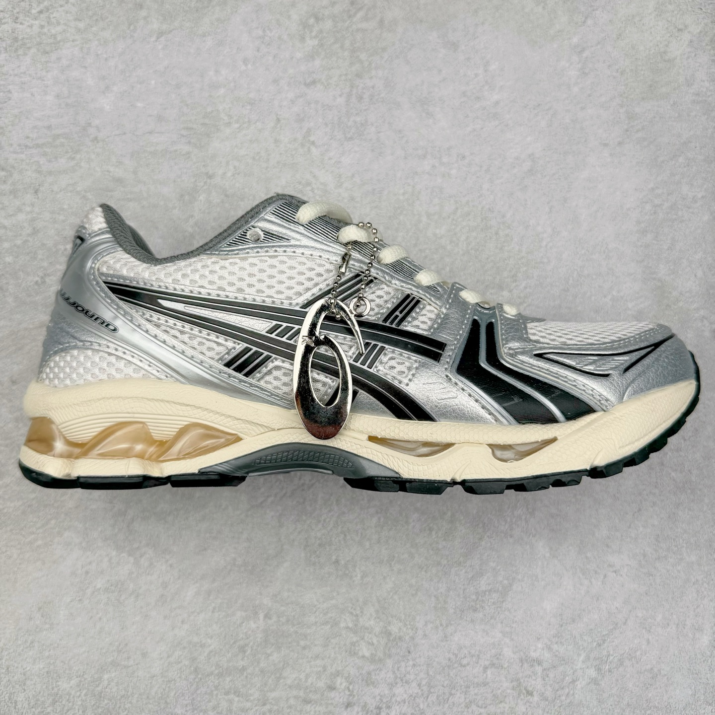 图片[11]-＃特价福利 ASICS GEL-KAYANO 14 亚瑟士K14系列户外复古潮流百搭织物合成革缓震休闲跑步鞋 原装纸板楦头开发 独家私模五层组合大底 原厂定制缓震硅胶加持 原盒原配 官方四联吊牌 原装Ortholite轻量化鞋垫 设计师 Hidenori Yamashita 以「Flash」一词为灵感 创造出未来感金属色鞋面 改造升级内在性能 由内而外全面革新 为 GEL-KAYANO 家族传承及经典跑鞋文化的延续 创下里程碑式作品 K14跑鞋重新诠释了复古的跑步形状 并以其 2000 年代后期的美学理念重新铺装 银色与蓝色的鞋面极为高档 网面铺陈与鞋面、鞋头多处细节位增添了透气性 鞋后跟部中底上以及多密度耐磨鞋底增加了 GEL 缓震胶 提供高抗冲击性、缓冲性、可保护脚部免受地面冲击的影响 穿着舒适性十足 实拍调校N版已经零色差零失真 百分百还原实物色彩所见即所得 不存在货不对板色差等低级问题 选购参考实物拍摄 不混卖不参货 只用心做好货严格选品 承诺混一赔十 尺码：36 36.5 37.5 38 38.5 39 40 40.5 41 42 42.5 43 44 44.5 45-选品中心
