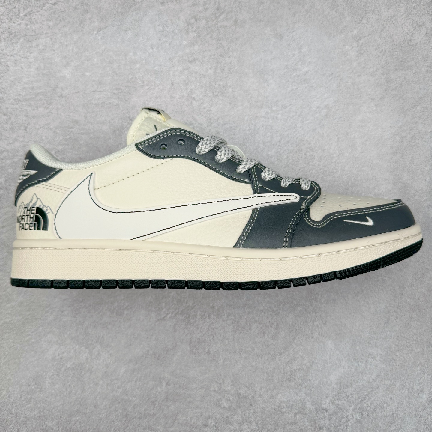 TS x Air Jordan AJ1 Low 倒钩低帮联名定制配色 XS6089-509 原厂内置气垫魔块 A模大底 头层小牛皮 鞋舌AJ原厂专用牛津布+AJ专用反口珍珠布+原厂无杂质高弹内里海棉+特殊封边弹力鞋带 实拍调校N版已经零色差零失真 百分百还原实物色彩所见即所得 不存在货不对板色差等低级问题 选购参考实物拍摄 不混卖不参货 只用心做好货严格选品 承诺混一赔十 尺码：36 36.5 37.5 38 38.5 39 40 40.5 41 42 42.5 43 44 44.5 45-选品中心