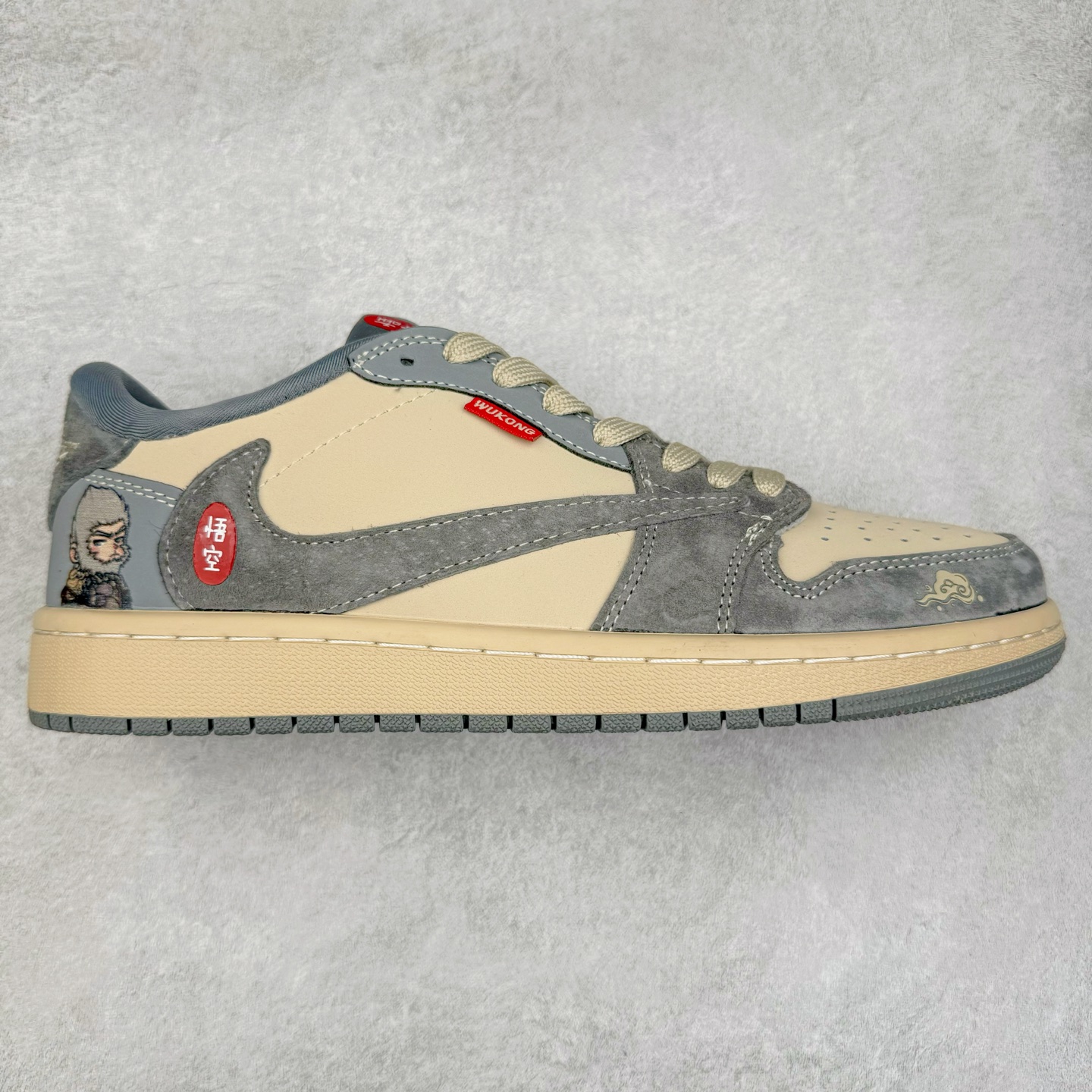 TS x Air Jordan AJ1 Low 倒钩低帮联名定制配色 CH6336-013 原厂内置气垫魔块 A模大底 头层小牛皮 鞋舌AJ原厂专用牛津布+AJ专用反口珍珠布+原厂无杂质高弹内里海棉+特殊封边弹力鞋带 实拍调校N版已经零色差零失真 百分百还原实物色彩所见即所得 不存在货不对板色差等低级问题 选购参考实物拍摄 不混卖不参货 只用心做好货严格选品 承诺混一赔十 尺码：36 36.5 37.5 38 38.5 39 40 40.5 41 42 42.5 43 44 44.5 45-选品中心