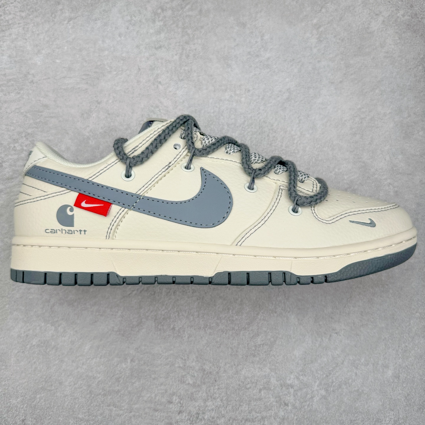 NK Dunk Low 定制配色 SJ2068-266 大厂出品 极力推荐 原装头层材料 独家版型蒸餾加工帶來的是更好的视觉和脚感体验大厂纯原品质出货 清洁度 电绣工艺 皮料切割干净无任何毛边 细节完美 实拍调校N版已经零色差零失真 百分百还原实物色彩所见即所得 不存在货不对板色差等低级问题 选购参考实物拍摄 不混卖不参货 只用心做好货严格选品 承诺混一赔十 尺码：36 36.5 37.5 38 38.5 39 40 40.5 41 42 42.5 43 44 44.5 45 46-选品中心