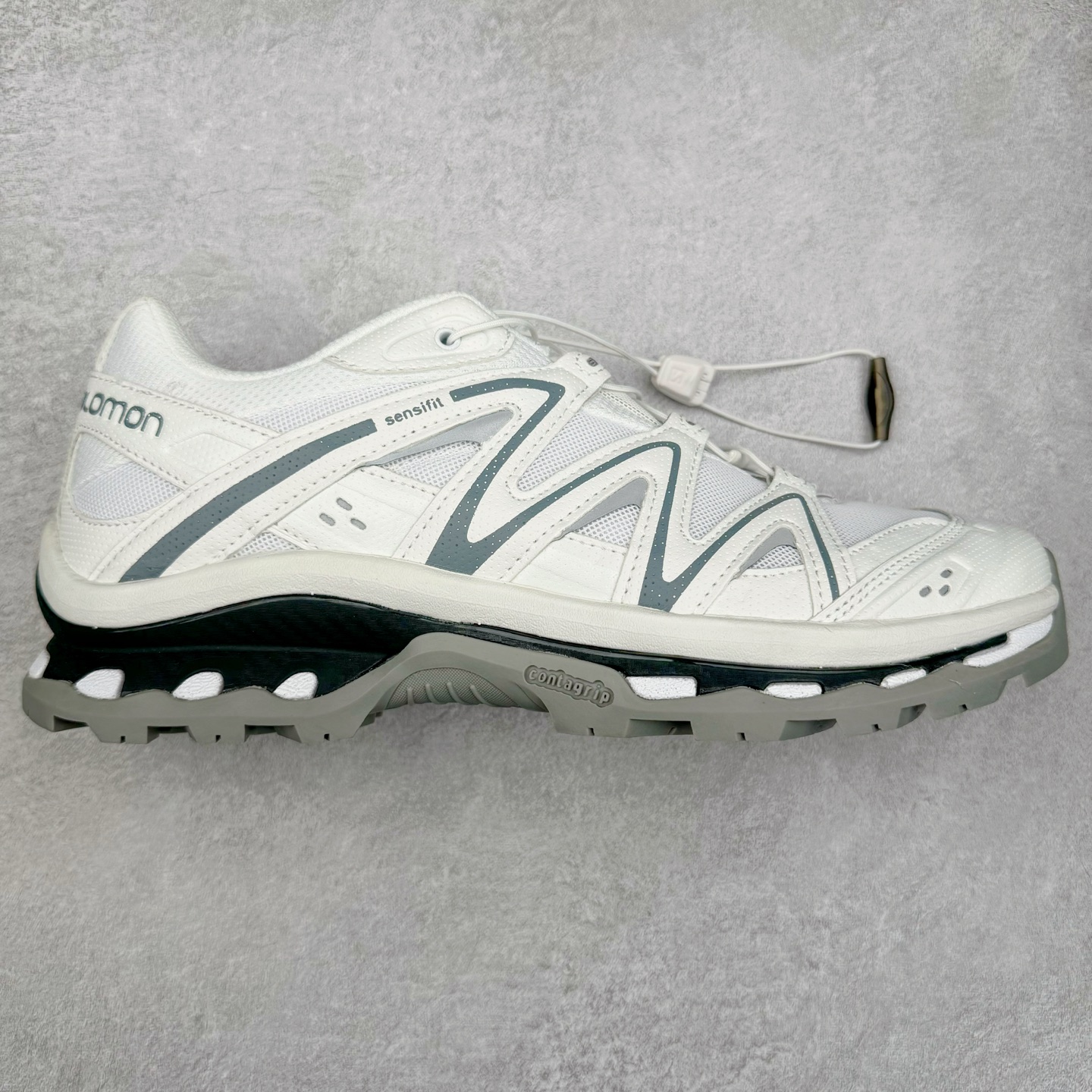 ＃福利特价️ Salomon XT-QUEST ADV 萨洛蒙潮流越野机能户外功能鞋 纯原外贸平台特供订单 耗时半年巨作 全套原纸板楦头开发 原厂特供网布配套加持 确保原汁原味 完美呈现版型 原档数据独家私模五层组合大底 男女鞋同步官方开发至46.5 原装Ortholite轻量化鞋垫 中底布带钢印编号 原厂TPU锁扣 进口港宝加持 后跟自然饱满 还原公司包裹性 基于 SALOMON 初代 XT 鞋身造型并搭载 4D ADVANCED CHASSIS™ 大底打造而成 为这款 XT-QUEST 带来了多项足部控制与保护等功能性 如在运动过程中控制左右晃动的过程而提高稳定性、改善长途越野过程中足中到足尖的过渡、提高感知岩石的精确度以抵抗尖锐物体对脚底的伤害以及采用动态缓冲来增强穿着舒适感 从而减轻疲劳感 使 XT-QUEST 成为一双舒适且安全的户外之履 尺码：36 36.5 37.5 38 38.5 39 40 40.5 41 42 42.5 43 44 44.5 45-选品中心