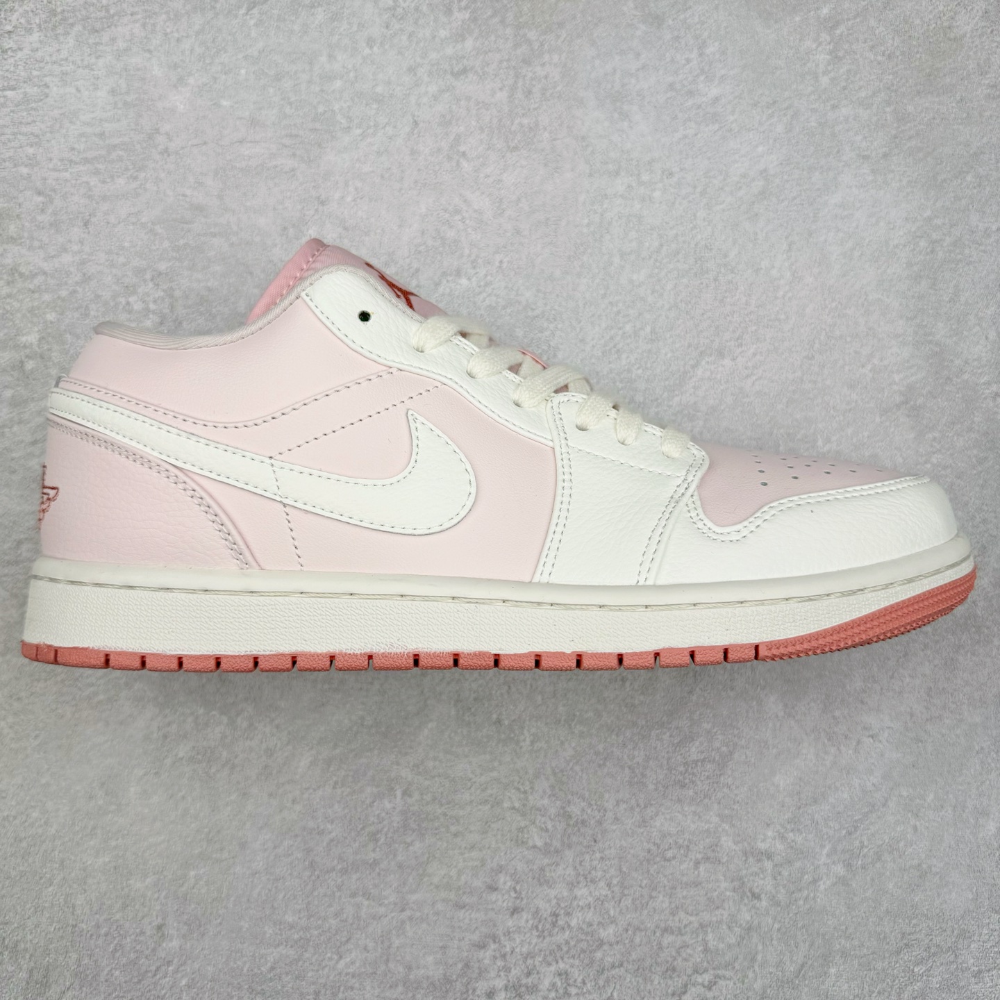 ＃K版 Air Jordan AJ1 Low 低帮 白浅粉 IH0823-611 全新流水线出品 DT版本唯一平替选择 市场第二梯队最强版 全部原鞋开发 原楦原纸板开发 全鞋电脑针车 原厂内置全掌气垫 原盒内在原标 唯一Zp原版鞋带绑法 免检产品 全新2022版型 全头层皮料 完美零毛边处理 原厂配置全掌气垫 价格定位良心 几十个配色陆续出货 尺码：36 36.5 37.5 38 38.5 39 40 40.5 41 42 42.5 43 44 44.5 45 46 47.5-选品中心