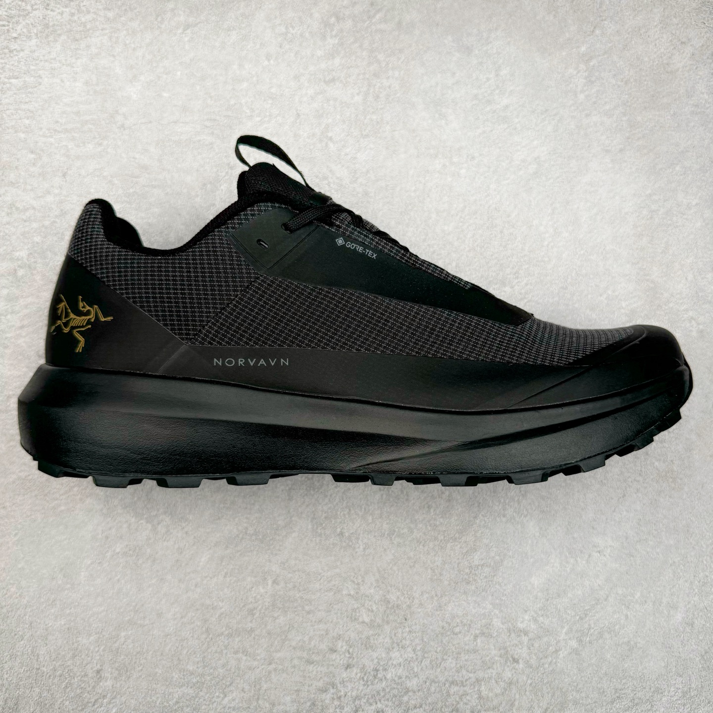 ＃HP Arcteryx Norvan LD 4 GTX Hardloopschoen 始祖鸟户外防水透气低帮徒步登山鞋 Arcteryx中文名始祖鸟 加拿大户外服饰品牌 1989年创立于加拿大温哥华 始祖鸟来自加拿大海岸山脉 植根高山的专业户外品牌 始终秉承对精湛设计和工艺孜孜以求的准则 从1989年创立至今 Arcteryx始终不断在产品设计与做工上不惜工本 以满足始祖鸟的标准 品质、设计以及精简的理念造就了其良好的性能 并能满足严苛环境下的使用需求 尺码：39 40 41 42 43 44 45-选品中心