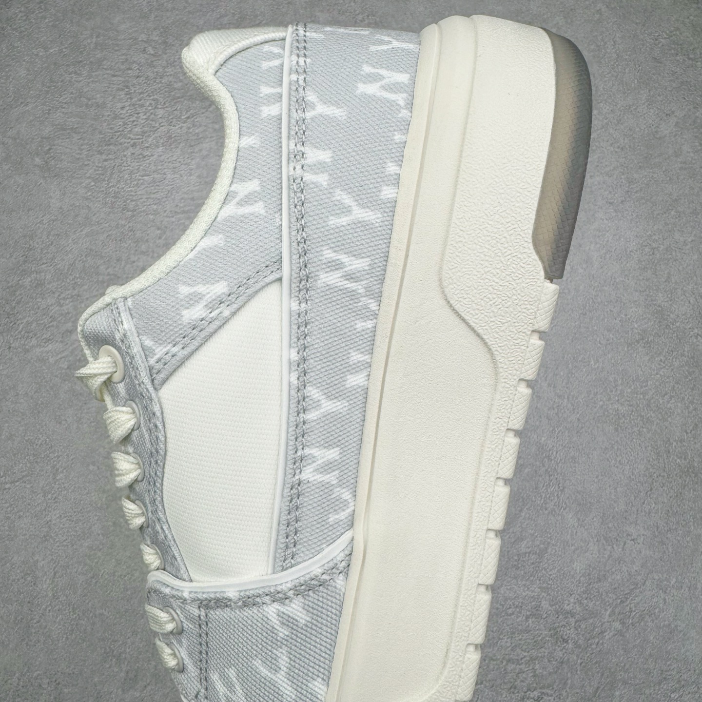 图片[7]-＃PB过验版 MLB Chunky Liner Basic 复古印花学长鞋系列低帮轻量增高厚底百搭休闲运动慢跑鞋板鞋 Korea韩国联名NY美国榄球纽约洋基队限定 目前可过轻松秒过各类鉴定 能操作的私聊 韩国代购专供 左脚内置NFC感应 区别市面贴纸假芯片 MLB专用菱形双针中底布 重点细节中底布带注胶孔 原厂NFC感应吊牌 支持鉴定 一个两位数 原盒原标 全套原楦原纸板原厂数据开发 中韩文保养标贴 绿色防霉片 平台代购专供 独家一比一RB+MD组合大底 高频后跟小人Logo精准对位立体饱满 正确网布加超迁鞋面 转印中底走线紧密 转印Logo工艺表层防刮不掉色 尺码：35 36 36.5 37.5 38 38.5 39 40 40.5 41 42 42.5 43 44 44.5 45-选品中心