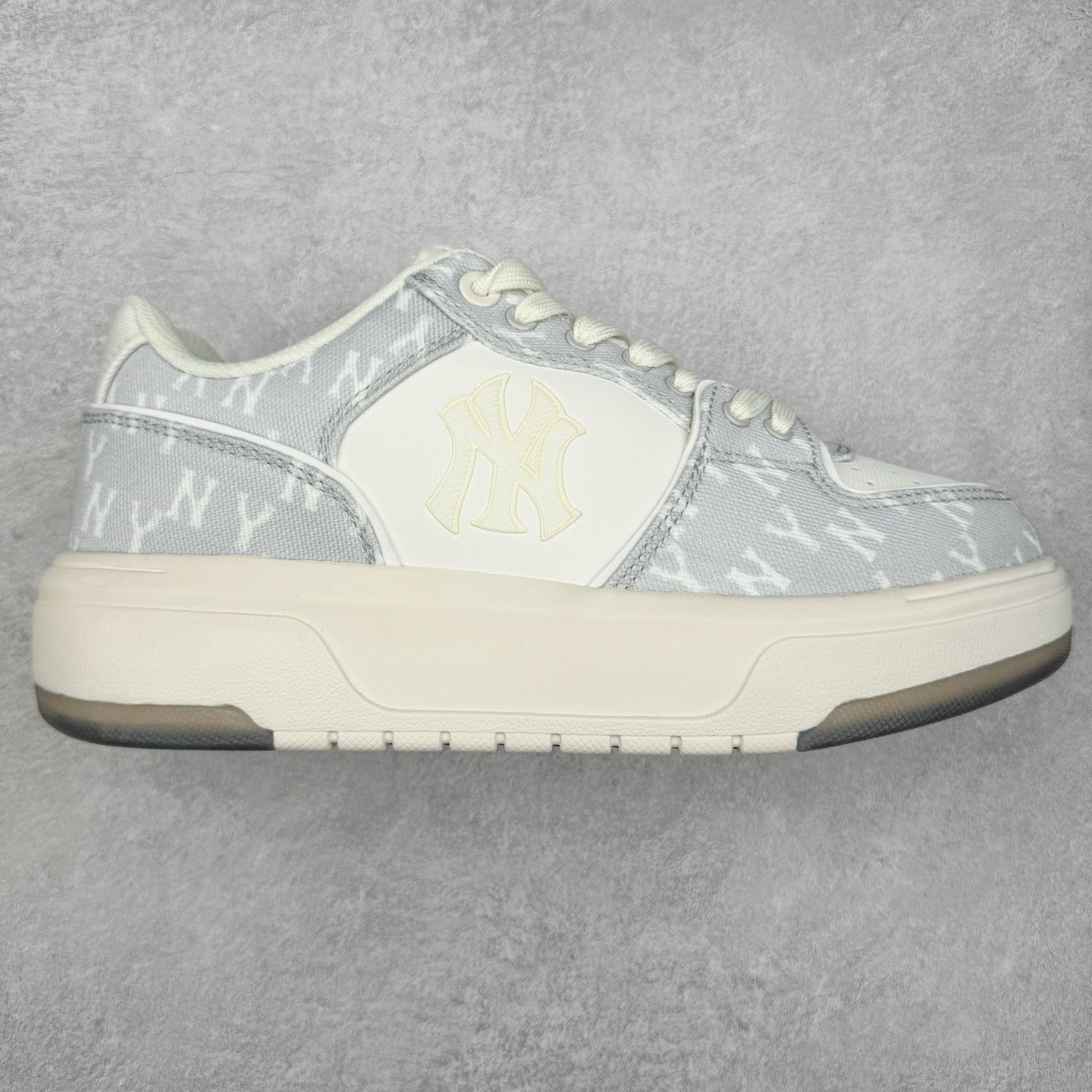 ＃PB过验版 MLB Chunky Liner Basic 复古印花学长鞋系列低帮轻量增高厚底百搭休闲运动慢跑鞋板鞋 Korea韩国联名NY美国榄球纽约洋基队限定 目前可过轻松秒过各类鉴定 能操作的私聊 韩国代购专供 左脚内置NFC感应 区别市面贴纸假芯片 MLB专用菱形双针中底布 重点细节中底布带注胶孔 原厂NFC感应吊牌 支持鉴定 一个两位数 原盒原标 全套原楦原纸板原厂数据开发 中韩文保养标贴 绿色防霉片 平台代购专供 独家一比一RB+MD组合大底 高频后跟小人Logo精准对位立体饱满 正确网布加超迁鞋面 转印中底走线紧密 转印Logo工艺表层防刮不掉色 尺码：35 36 36.5 37.5 38 38.5 39 40 40.5 41 42 42.5 43 44 44.5 45-选品中心