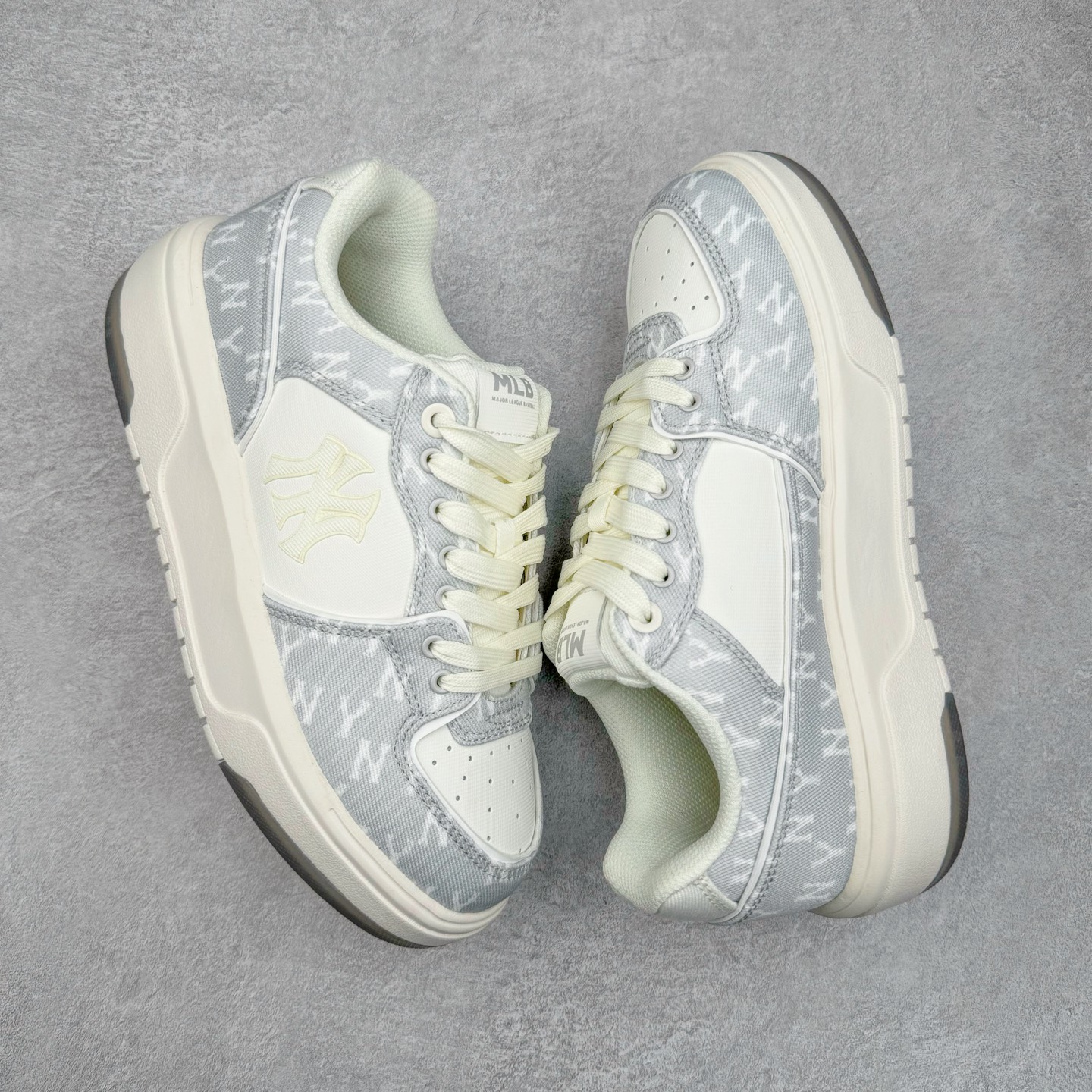 图片[3]-＃PB过验版 MLB Chunky Liner Basic 复古印花学长鞋系列低帮轻量增高厚底百搭休闲运动慢跑鞋板鞋 Korea韩国联名NY美国榄球纽约洋基队限定 目前可过轻松秒过各类鉴定 能操作的私聊 韩国代购专供 左脚内置NFC感应 区别市面贴纸假芯片 MLB专用菱形双针中底布 重点细节中底布带注胶孔 原厂NFC感应吊牌 支持鉴定 一个两位数 原盒原标 全套原楦原纸板原厂数据开发 中韩文保养标贴 绿色防霉片 平台代购专供 独家一比一RB+MD组合大底 高频后跟小人Logo精准对位立体饱满 正确网布加超迁鞋面 转印中底走线紧密 转印Logo工艺表层防刮不掉色 尺码：35 36 36.5 37.5 38 38.5 39 40 40.5 41 42 42.5 43 44 44.5 45-选品中心