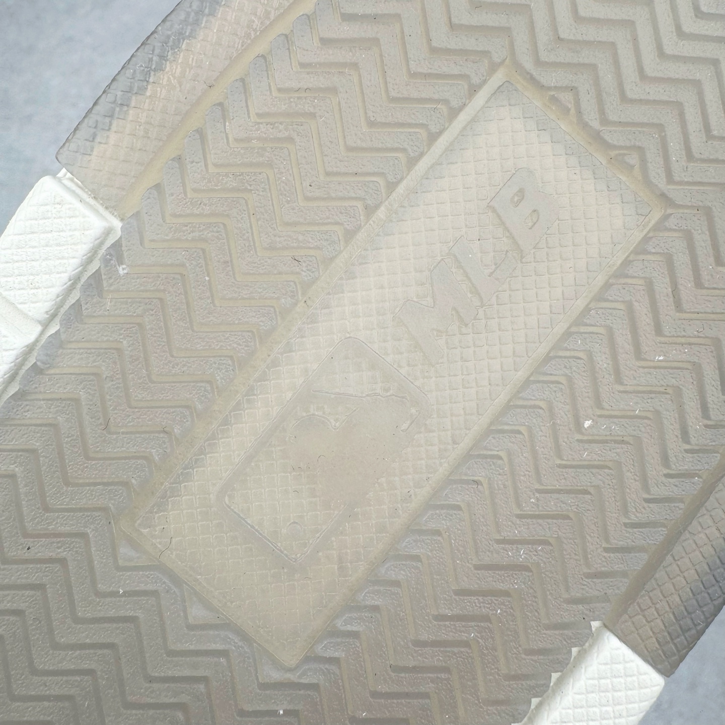 图片[18]-＃PB过验版 MLB Chunky Liner Basic 复古印花学长鞋系列低帮轻量增高厚底百搭休闲运动慢跑鞋板鞋 Korea韩国联名NY美国榄球纽约洋基队限定 目前可过轻松秒过各类鉴定 能操作的私聊 韩国代购专供 左脚内置NFC感应 区别市面贴纸假芯片 MLB专用菱形双针中底布 重点细节中底布带注胶孔 原厂NFC感应吊牌 支持鉴定 一个两位数 原盒原标 全套原楦原纸板原厂数据开发 中韩文保养标贴 绿色防霉片 平台代购专供 独家一比一RB+MD组合大底 高频后跟小人Logo精准对位立体饱满 正确网布加超迁鞋面 转印中底走线紧密 转印Logo工艺表层防刮不掉色 尺码：35 36 36.5 37.5 38 38.5 39 40 40.5 41 42 42.5 43 44 44.5 45-选品中心