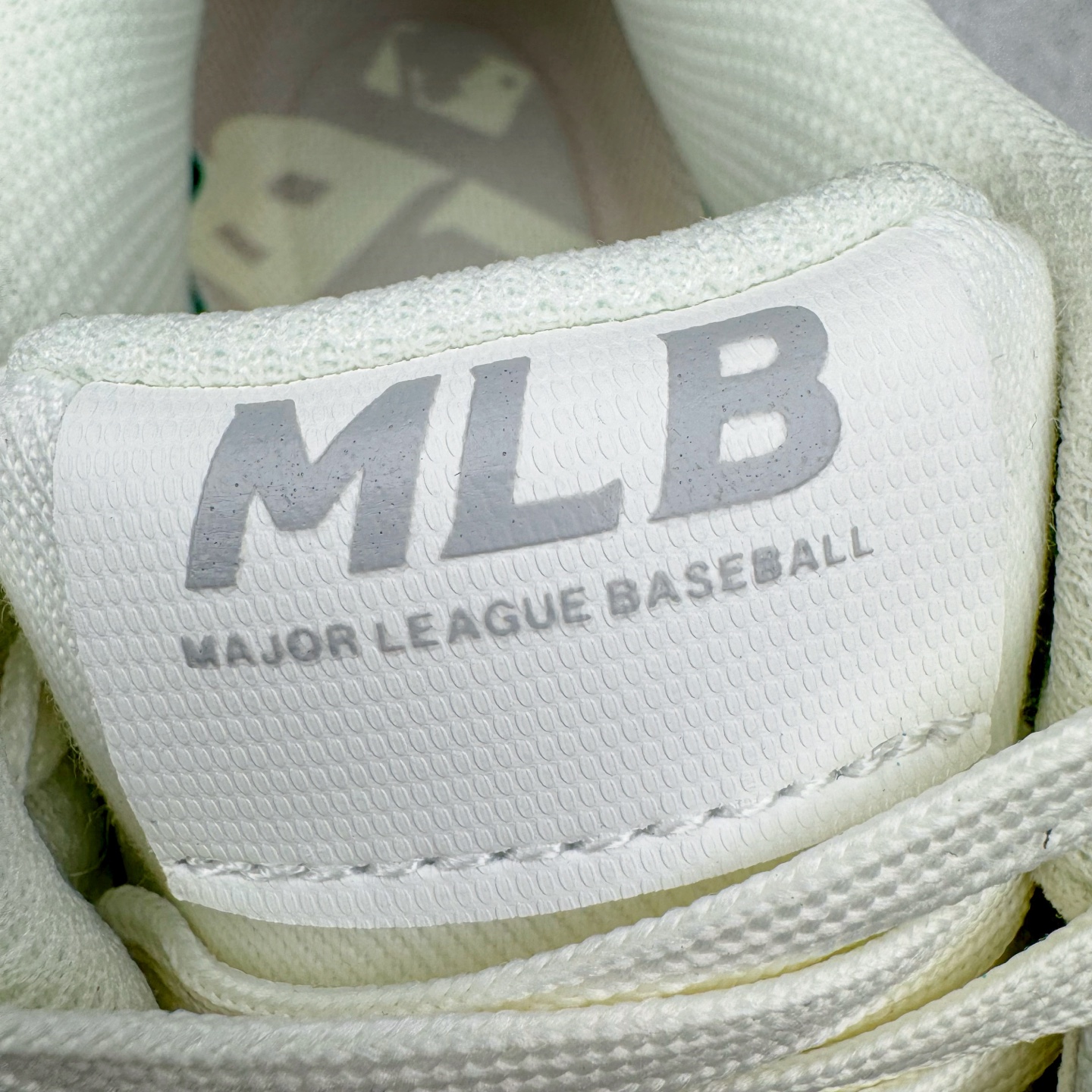 图片[12]-＃PB过验版 MLB Chunky Liner Basic 复古印花学长鞋系列低帮轻量增高厚底百搭休闲运动慢跑鞋板鞋 Korea韩国联名NY美国榄球纽约洋基队限定 目前可过轻松秒过各类鉴定 能操作的私聊 韩国代购专供 左脚内置NFC感应 区别市面贴纸假芯片 MLB专用菱形双针中底布 重点细节中底布带注胶孔 原厂NFC感应吊牌 支持鉴定 一个两位数 原盒原标 全套原楦原纸板原厂数据开发 中韩文保养标贴 绿色防霉片 平台代购专供 独家一比一RB+MD组合大底 高频后跟小人Logo精准对位立体饱满 正确网布加超迁鞋面 转印中底走线紧密 转印Logo工艺表层防刮不掉色 尺码：35 36 36.5 37.5 38 38.5 39 40 40.5 41 42 42.5 43 44 44.5 45-选品中心