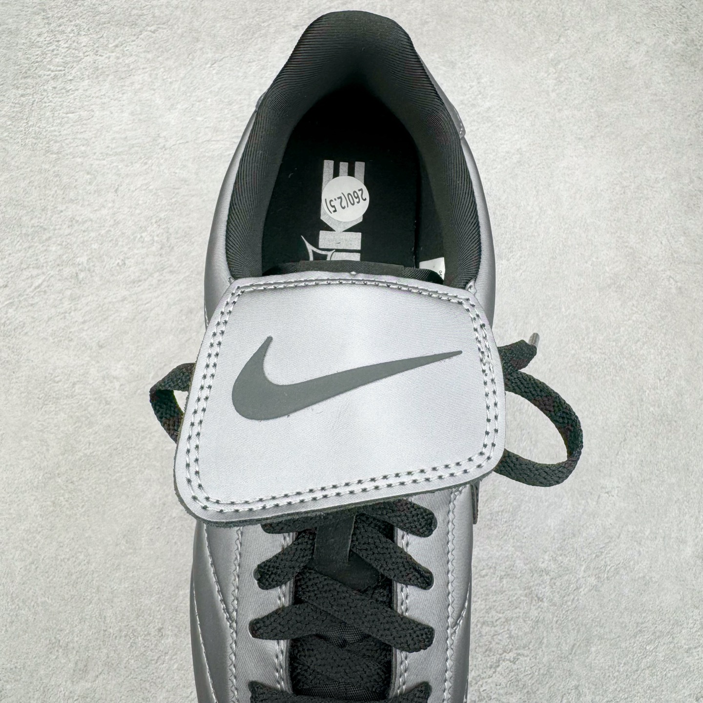 图片[5]-＃JC纯原 NK Classic Cortez Leather 阿甘复古初代皮革慢跑鞋 HQ3490-099 实体平台指令订单 全套原纸板楦头开发 原厂数据大底磨具 一比一鞋头弧度高度鞋身弧度 细节品控鞋型随意对比 正确烫金高频细节 公司级标准检验QC 区分市面一切版本 完美复刻阿甘复古鞋型 尺码：35.5 36 36.5 37.5 38 38.5 39 40 40.5 41 42 42.5 43 44 44.5 45-选品中心