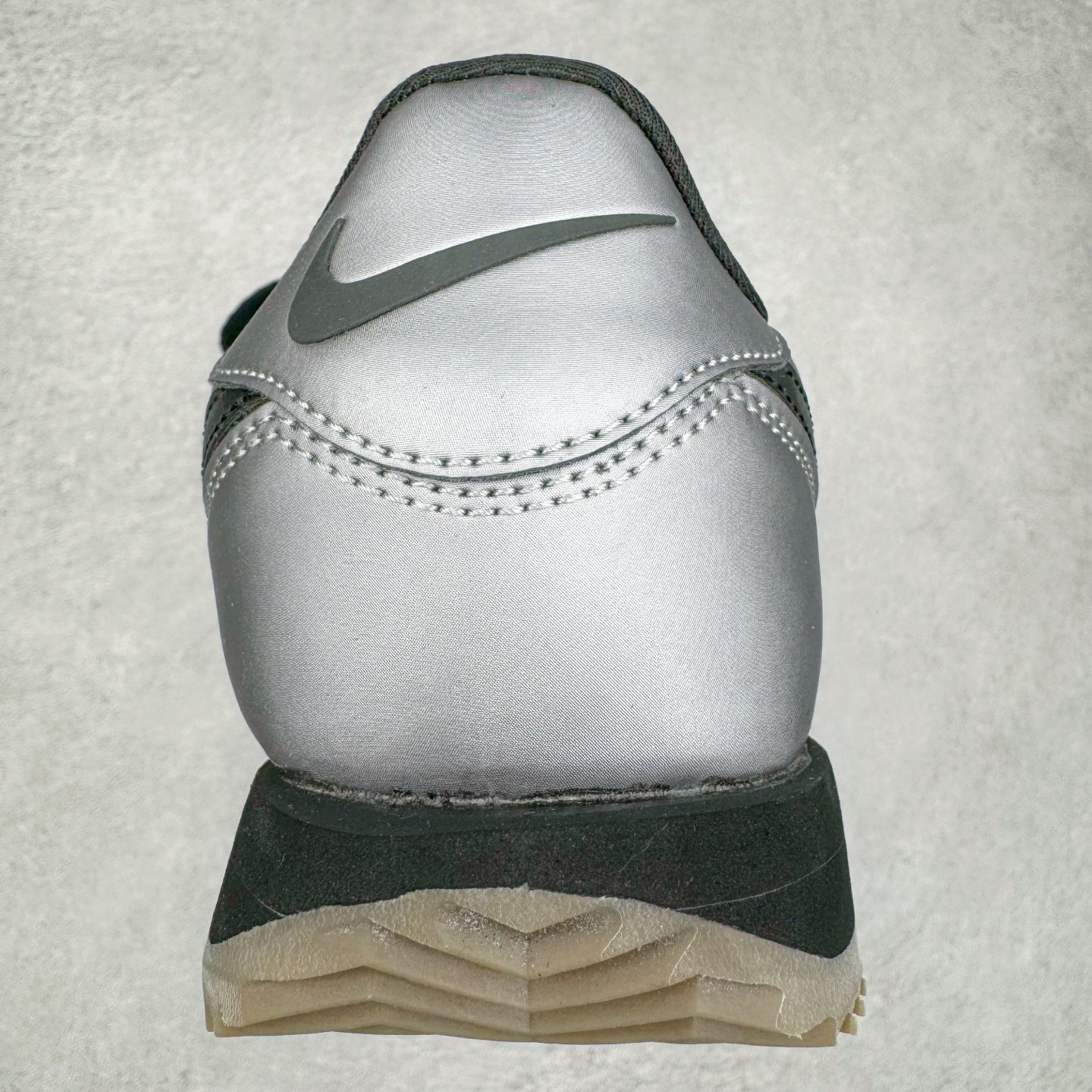 图片[8]-＃JC纯原 NK Classic Cortez Leather 阿甘复古初代皮革慢跑鞋 HQ3490-099 实体平台指令订单 全套原纸板楦头开发 原厂数据大底磨具 一比一鞋头弧度高度鞋身弧度 细节品控鞋型随意对比 正确烫金高频细节 公司级标准检验QC 区分市面一切版本 完美复刻阿甘复古鞋型 尺码：35.5 36 36.5 37.5 38 38.5 39 40 40.5 41 42 42.5 43 44 44.5 45-选品中心