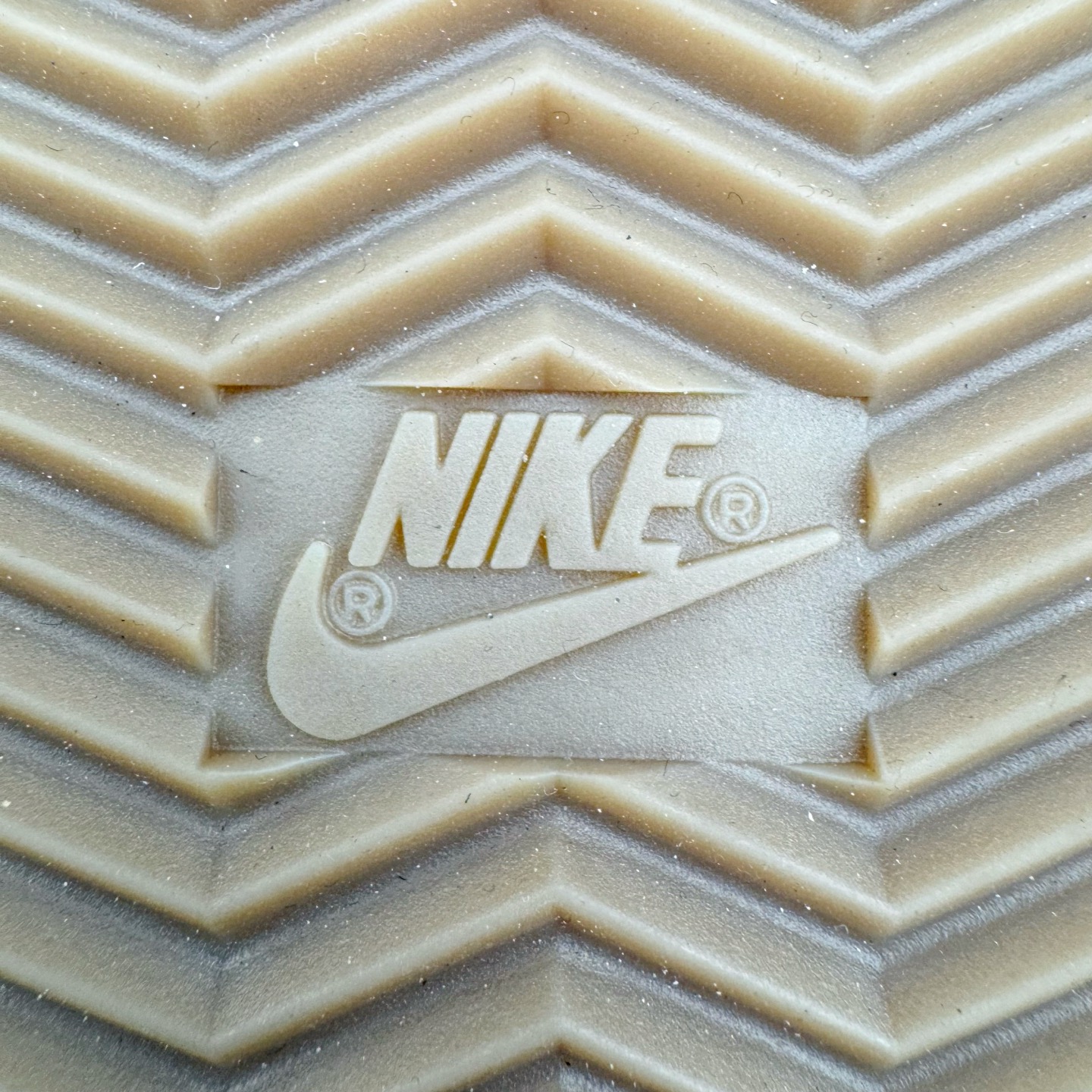 图片[21]-＃JC纯原 NK Classic Cortez Leather 阿甘复古初代皮革慢跑鞋 HQ3490-099 实体平台指令订单 全套原纸板楦头开发 原厂数据大底磨具 一比一鞋头弧度高度鞋身弧度 细节品控鞋型随意对比 正确烫金高频细节 公司级标准检验QC 区分市面一切版本 完美复刻阿甘复古鞋型 尺码：35.5 36 36.5 37.5 38 38.5 39 40 40.5 41 42 42.5 43 44 44.5 45-选品中心