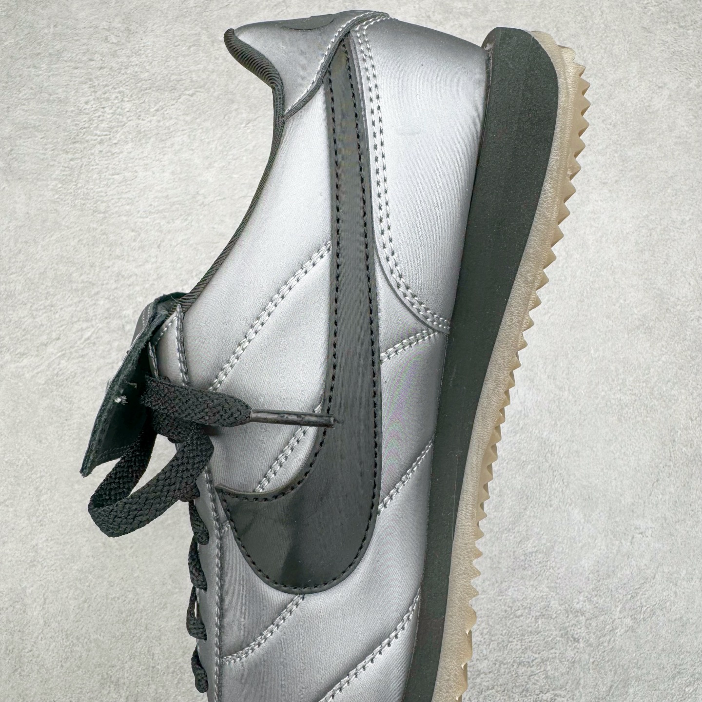 图片[7]-＃JC纯原 NK Classic Cortez Leather 阿甘复古初代皮革慢跑鞋 HQ3490-099 实体平台指令订单 全套原纸板楦头开发 原厂数据大底磨具 一比一鞋头弧度高度鞋身弧度 细节品控鞋型随意对比 正确烫金高频细节 公司级标准检验QC 区分市面一切版本 完美复刻阿甘复古鞋型 尺码：35.5 36 36.5 37.5 38 38.5 39 40 40.5 41 42 42.5 43 44 44.5 45-选品中心