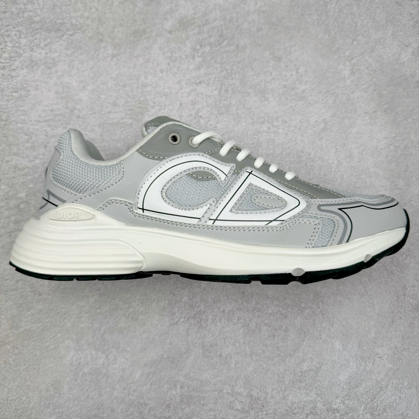 ＃福利特价 Dior B30 迪奥网眼织物低帮运动休闲鞋 该款系列采用黑网色眼织物白和色科技料面精心制 作饰以反光“CD30”图形标志 外格轻盈的刻雕效果橡胶鞋搭底配标志性点的缀提升格调 内弹部力细节塑造想理的舒适穿着体验可与各休式闲造型配搭 彰显尚时现代的运风动范 尺码：36 37 35 39 40 41 42 43 44 45-选品中心