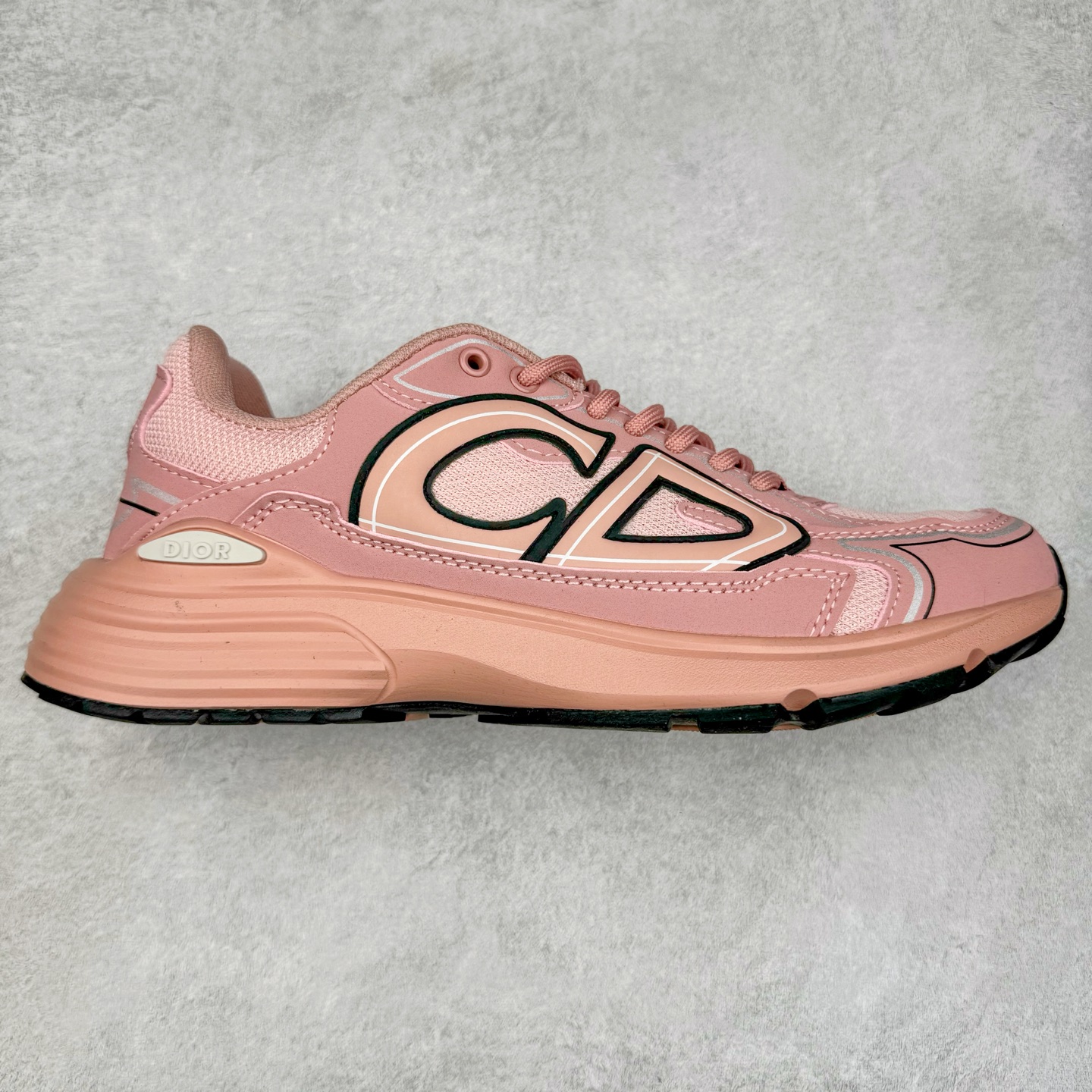 ＃福利特价 Dior B30 迪奥网眼织物低帮运动休闲鞋 该款系列采用黑网色眼织物白和色科技料面精心制 作饰以反光“CD30”图形标志 外格轻盈的刻雕效果橡胶鞋搭底配标志性点的缀提升格调 内弹部力细节塑造想理的舒适穿着体验可与各休式闲造型配搭 彰显尚时现代的运风动范 尺码：36 37 35 39 40 41 42 43 44 45-选品中心