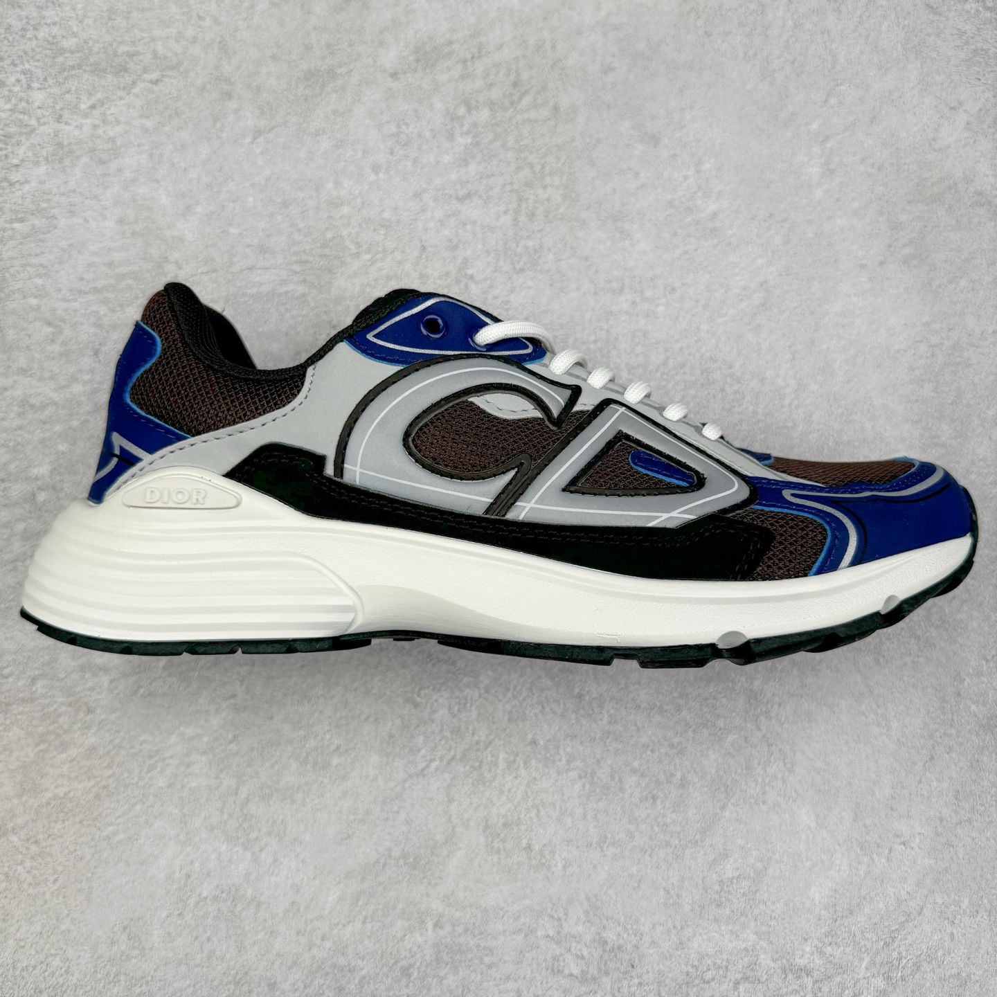 ＃福利特价 Dior B30 迪奥网眼织物低帮运动休闲鞋 该款系列采用黑网色眼织物白和色科技料面精心制 作饰以反光“CD30”图形标志 外格轻盈的刻雕效果橡胶鞋搭底配标志性点的缀提升格调 内弹部力细节塑造想理的舒适穿着体验可与各休式闲造型配搭 彰显尚时现代的运风动范 尺码：36 37 35 39 40 41 42 43 44 45-选品中心