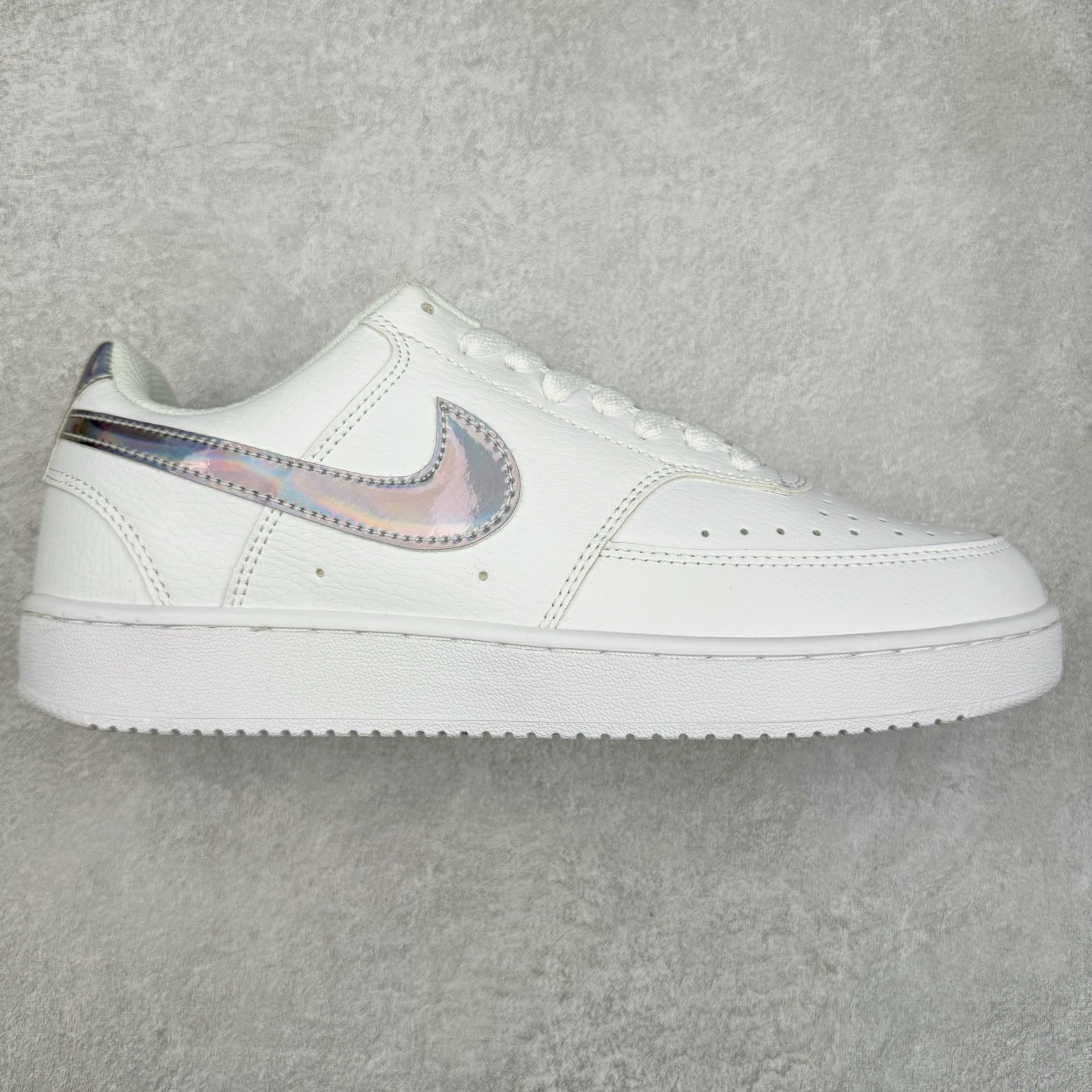 NK Court Vision Low CV低帮复古百搭透气休闲运动板鞋 口碑实力大厂出品 出货即市场巅峰 全套原纸板楦头开发 原汁原味 完美呈现版型 原数据独家私模大底 超高清洁度 极限压缩成本 超级跑量款式 经典耐用的设计 兼顾舒适脚感和出众风范 演绎匠心之作 结构性的支撑贴合感结合复古篮球设计 塑就场外全明星风范 实拍调校N版已经零色差零失真 百分百还原实物色彩所见即所得 不存在货不对板色差等低级问题 选购参考实物拍摄 不混卖不参货 只用心做好货严格选品 承诺混一赔十 尺码：36 36.5 37.5 38 38.5 39 40 40.5 41 42 42.5 43 44 44.5 45-选品中心