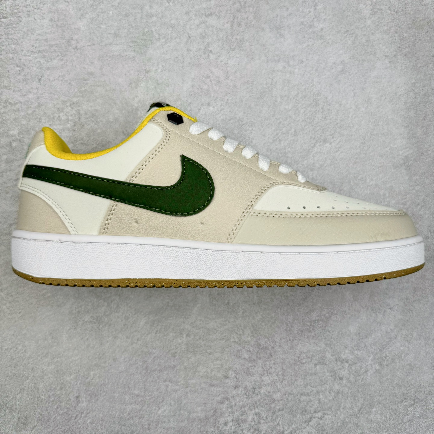 NK Court Vision Low CV低帮复古百搭透气休闲运动板鞋 口碑实力大厂出品 出货即市场巅峰 全套原纸板楦头开发 原汁原味 完美呈现版型 原数据独家私模大底 超高清洁度 极限压缩成本 超级跑量款式 经典耐用的设计 兼顾舒适脚感和出众风范 演绎匠心之作 结构性的支撑贴合感结合复古篮球设计 塑就场外全明星风范 实拍调校N版已经零色差零失真 百分百还原实物色彩所见即所得 不存在货不对板色差等低级问题 选购参考实物拍摄 不混卖不参货 只用心做好货严格选品 承诺混一赔十 尺码：36 36.5 37.5 38 38.5 39 40 40.5 41 42 42.5 43 44 44.5 45-选品中心