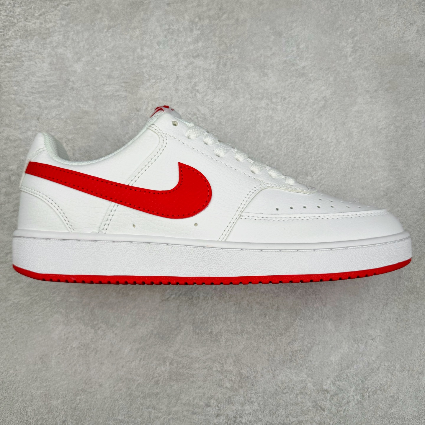 图片[4]-NK Court Vision Low CV低帮复古百搭透气休闲运动板鞋 口碑实力大厂出品 出货即市场巅峰 全套原纸板楦头开发 原汁原味 完美呈现版型 原数据独家私模大底 超高清洁度 极限压缩成本 超级跑量款式 经典耐用的设计 兼顾舒适脚感和出众风范 演绎匠心之作 结构性的支撑贴合感结合复古篮球设计 塑就场外全明星风范 实拍调校N版已经零色差零失真 百分百还原实物色彩所见即所得 不存在货不对板色差等低级问题 选购参考实物拍摄 不混卖不参货 只用心做好货严格选品 承诺混一赔十 尺码：36 36.5 37.5 38 38.5 39 40 40.5 41 42 42.5 43 44 44.5 45-选品中心