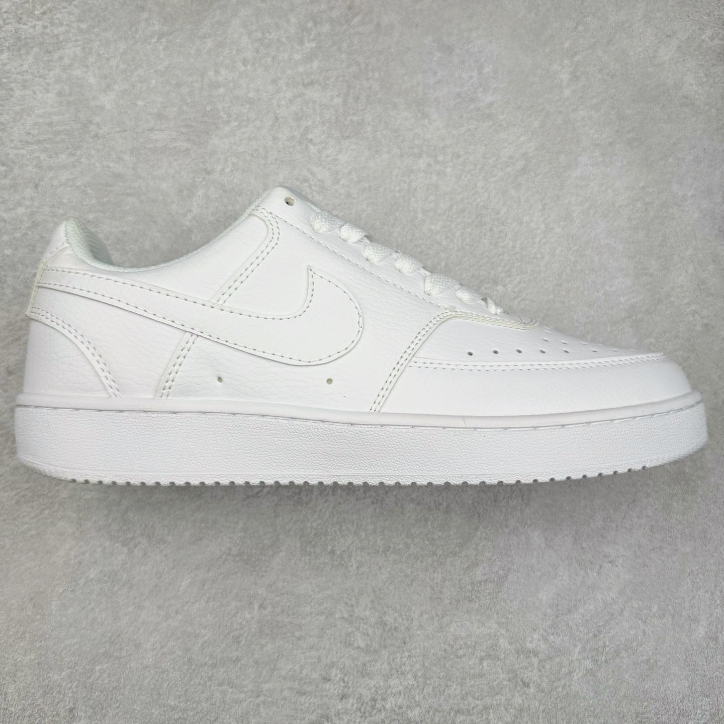 NK Court Vision Low CV低帮复古百搭透气休闲运动板鞋 口碑实力大厂出品 出货即市场巅峰 全套原纸板楦头开发 原汁原味 完美呈现版型 原数据独家私模大底 超高清洁度 极限压缩成本 超级跑量款式 经典耐用的设计 兼顾舒适脚感和出众风范 演绎匠心之作 结构性的支撑贴合感结合复古篮球设计 塑就场外全明星风范 实拍调校N版已经零色差零失真 百分百还原实物色彩所见即所得 不存在货不对板色差等低级问题 选购参考实物拍摄 不混卖不参货 只用心做好货严格选品 承诺混一赔十 尺码：36 36.5 37.5 38 38.5 39 40 40.5 41 42 42.5 43 44 44.5 45-选品中心