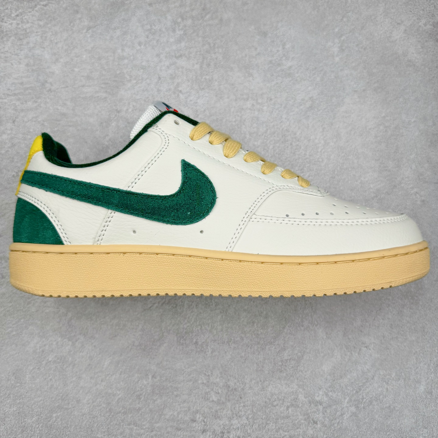 图片[3]-NK Court Vision Low CV低帮复古百搭透气休闲运动板鞋 口碑实力大厂出品 出货即市场巅峰 全套原纸板楦头开发 原汁原味 完美呈现版型 原数据独家私模大底 超高清洁度 极限压缩成本 超级跑量款式 经典耐用的设计 兼顾舒适脚感和出众风范 演绎匠心之作 结构性的支撑贴合感结合复古篮球设计 塑就场外全明星风范 实拍调校N版已经零色差零失真 百分百还原实物色彩所见即所得 不存在货不对板色差等低级问题 选购参考实物拍摄 不混卖不参货 只用心做好货严格选品 承诺混一赔十 尺码：36 36.5 37.5 38 38.5 39 40 40.5 41 42 42.5 43 44 44.5 45-选品中心