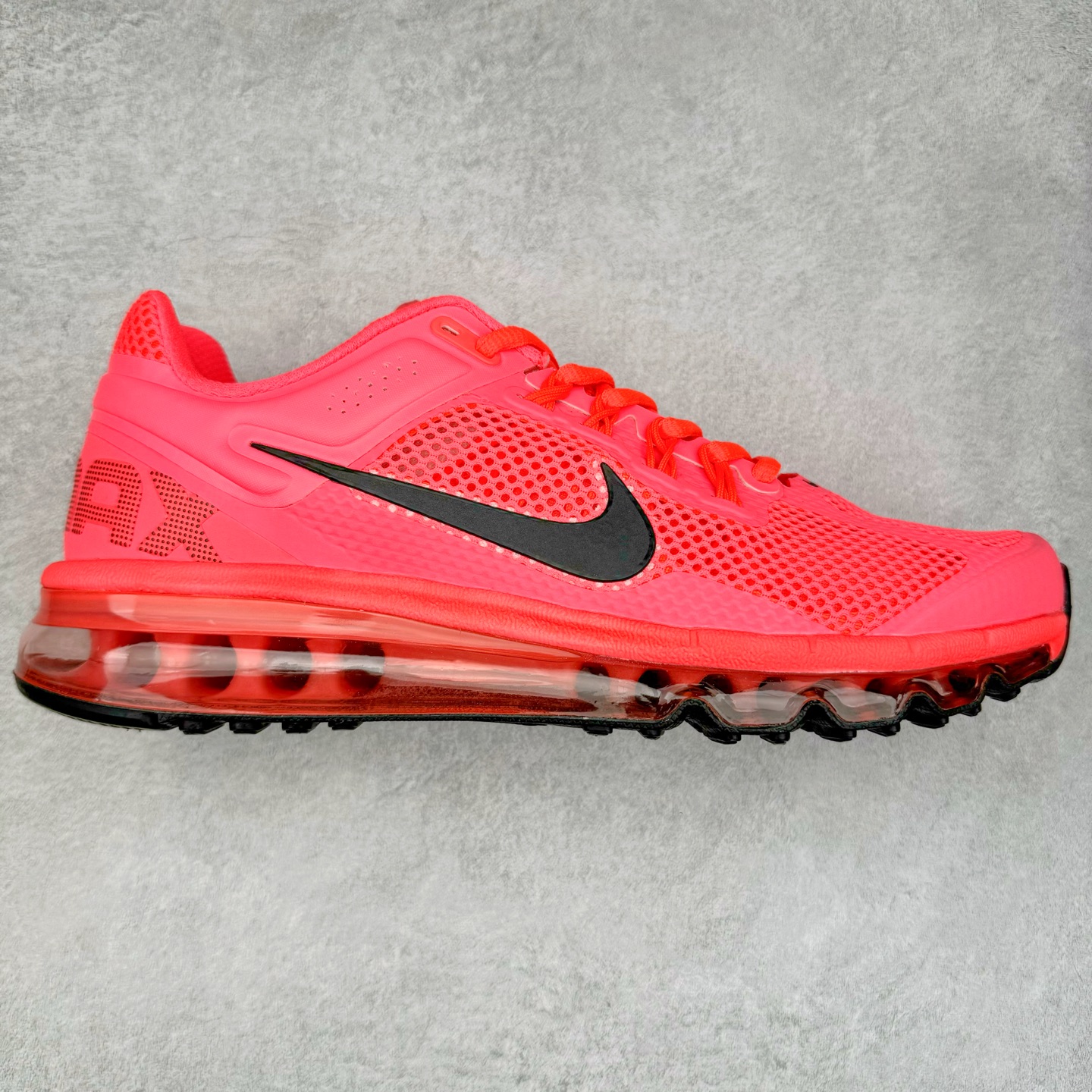＃纯原 NK Air Max 2013 经典舒适时尚耐磨透气低帮气垫跑步鞋 携时尚设计闪亮回归 出众有型 采用网眼布细节和运动风无缝覆面 助你保持清爽感受 塑就焕新造型 经典 Flywire 设计搭配经典全掌型 Max Air 缓震配置 缔造出众舒适感和支撑效果实拍调校N版已经零色差零失真 百分百还原实物色彩所见即所得 不存在货不对板色差等低级问题 选购参考实物拍摄 不混卖不参货 只用心做好货严格选品 承诺混一赔十 尺码：35.5 36 36.5 37.5 38 38.5 39 40 40.5 41 42 42.5 43 44 44.5 45 46 46.5-选品中心