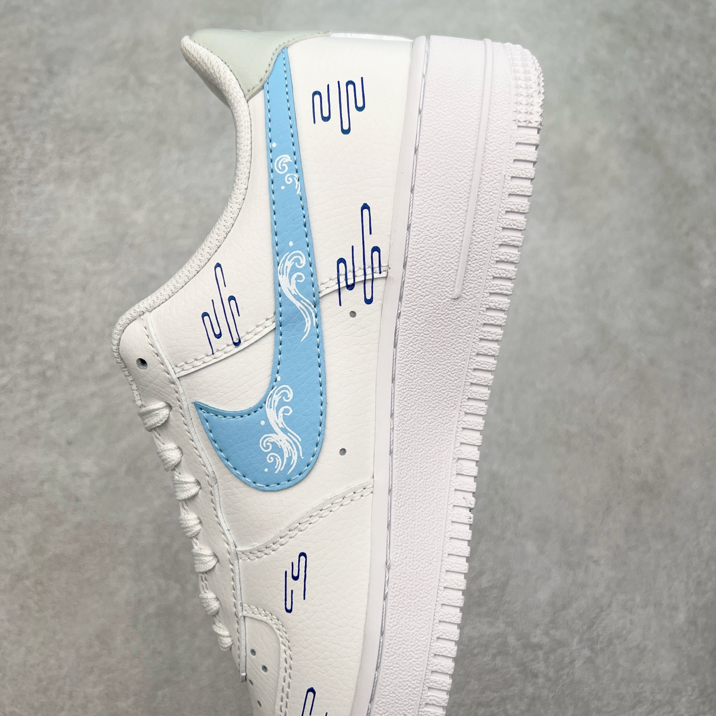 图片[7]-NK Air Force 1´07 Low 空军一号低帮百搭休闲运动板鞋 HF0022-010 柔软、弹性十足的缓震性能和出色的中底设计 横跨复古与现代的外型结合 造就出风靡全球 三十多年的Force 1 直到今天还深受青睐 实拍调校N版已经零色差零失真 百分百还原实物色彩所见即所得 不存在货不对板色差等低级问题 选购参考实物拍摄 不混卖不参货 只用心做好货严格选品 承诺混一赔十 尺码：36 36.5 37.5 38 38.5 39 40 40.5 41 42 42.5 43 44 44.5 45 46-选品中心