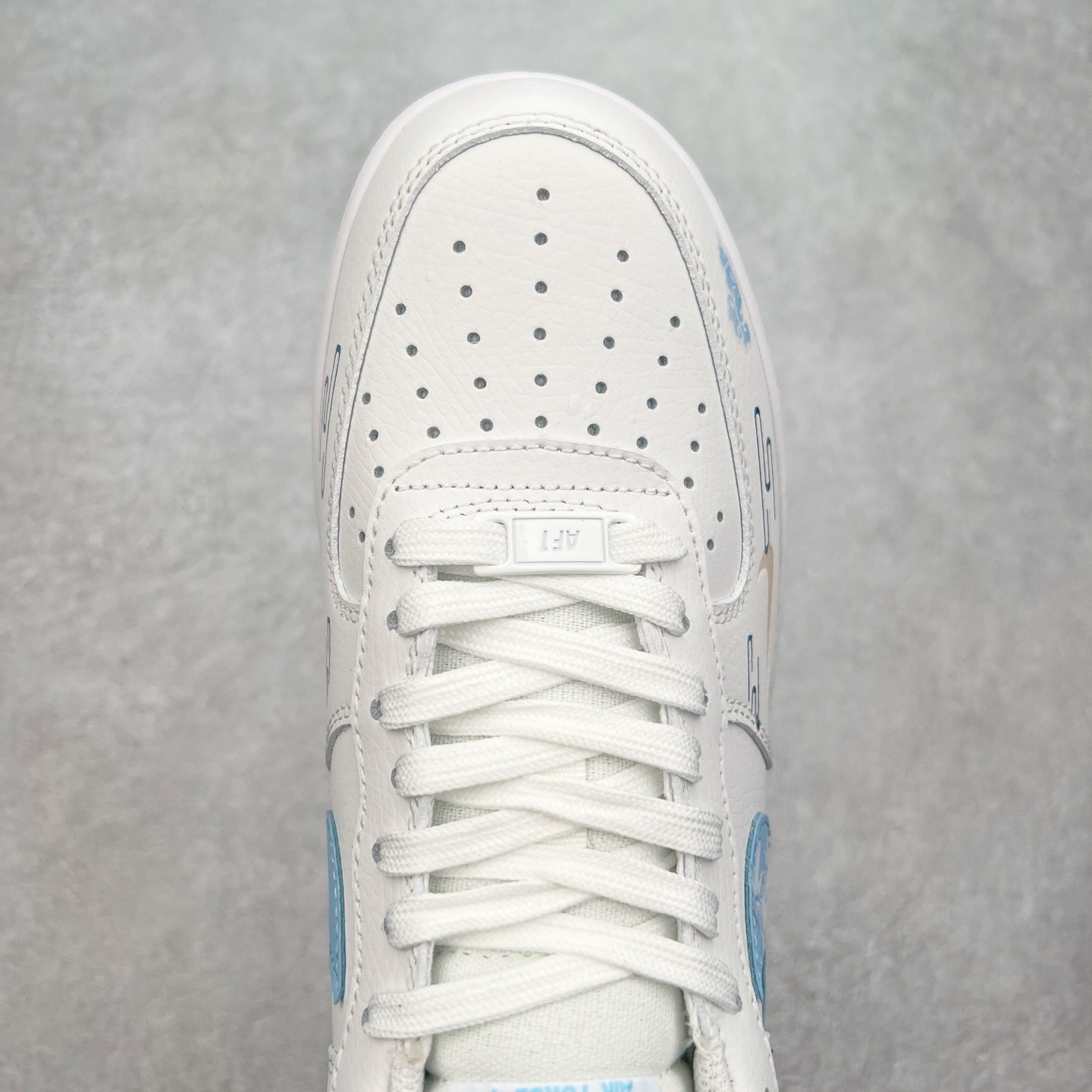 图片[4]-NK Air Force 1´07 Low 空军一号低帮百搭休闲运动板鞋 HF0022-010 柔软、弹性十足的缓震性能和出色的中底设计 横跨复古与现代的外型结合 造就出风靡全球 三十多年的Force 1 直到今天还深受青睐 实拍调校N版已经零色差零失真 百分百还原实物色彩所见即所得 不存在货不对板色差等低级问题 选购参考实物拍摄 不混卖不参货 只用心做好货严格选品 承诺混一赔十 尺码：36 36.5 37.5 38 38.5 39 40 40.5 41 42 42.5 43 44 44.5 45 46-选品中心