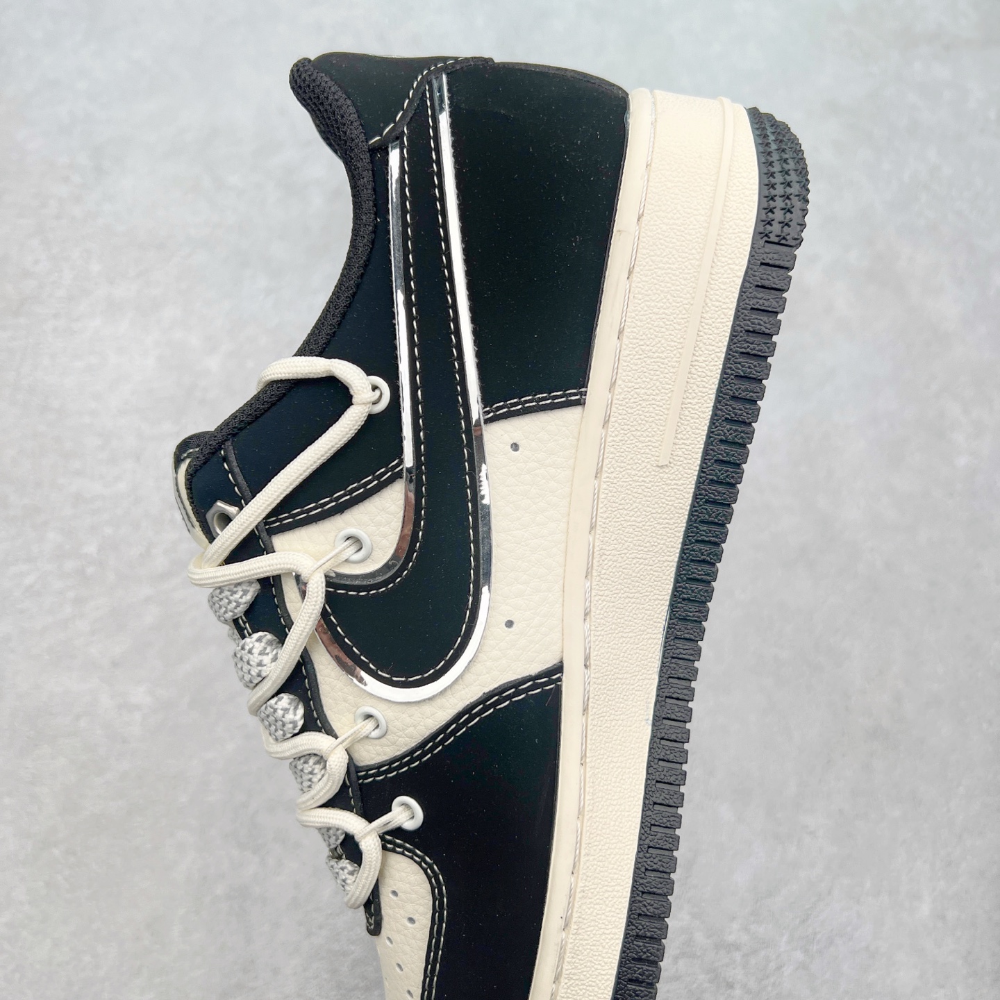 图片[7]-NK Air Force 1´07 Low 空军一号低帮百搭休闲运动板鞋 SJ1198-101 柔软、弹性十足的缓震性能和出色的中底设计 横跨复古与现代的外型结合 造就出风靡全球 三十多年的Force 1 直到今天还深受青睐 实拍调校N版已经零色差零失真 百分百还原实物色彩所见即所得 不存在货不对板色差等低级问题 选购参考实物拍摄 不混卖不参货 只用心做好货严格选品 承诺混一赔十 尺码：36 36.5 37.5 38 38.5 39 40 40.5 41 42 42.5 43 44 44.5 45 46-选品中心