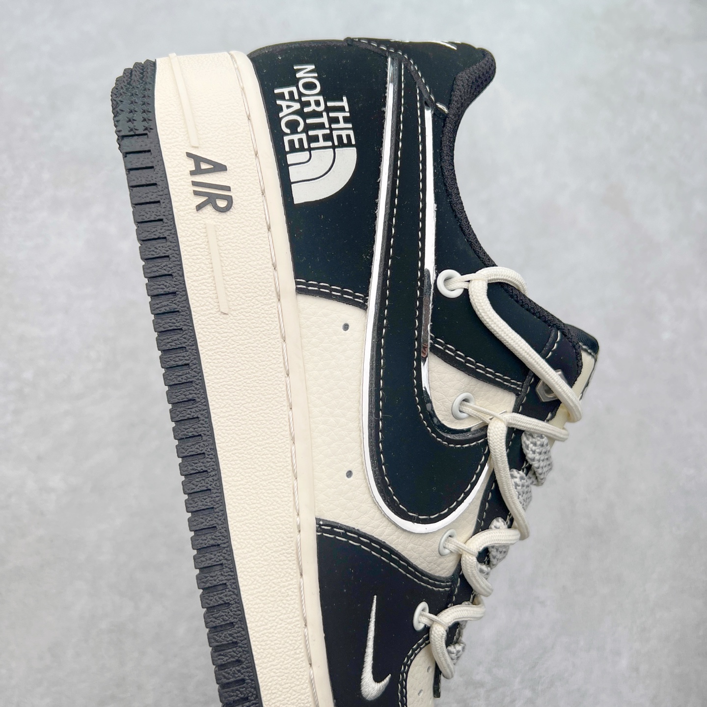 图片[6]-NK Air Force 1´07 Low 空军一号低帮百搭休闲运动板鞋 SJ1198-101 柔软、弹性十足的缓震性能和出色的中底设计 横跨复古与现代的外型结合 造就出风靡全球 三十多年的Force 1 直到今天还深受青睐 实拍调校N版已经零色差零失真 百分百还原实物色彩所见即所得 不存在货不对板色差等低级问题 选购参考实物拍摄 不混卖不参货 只用心做好货严格选品 承诺混一赔十 尺码：36 36.5 37.5 38 38.5 39 40 40.5 41 42 42.5 43 44 44.5 45 46-选品中心