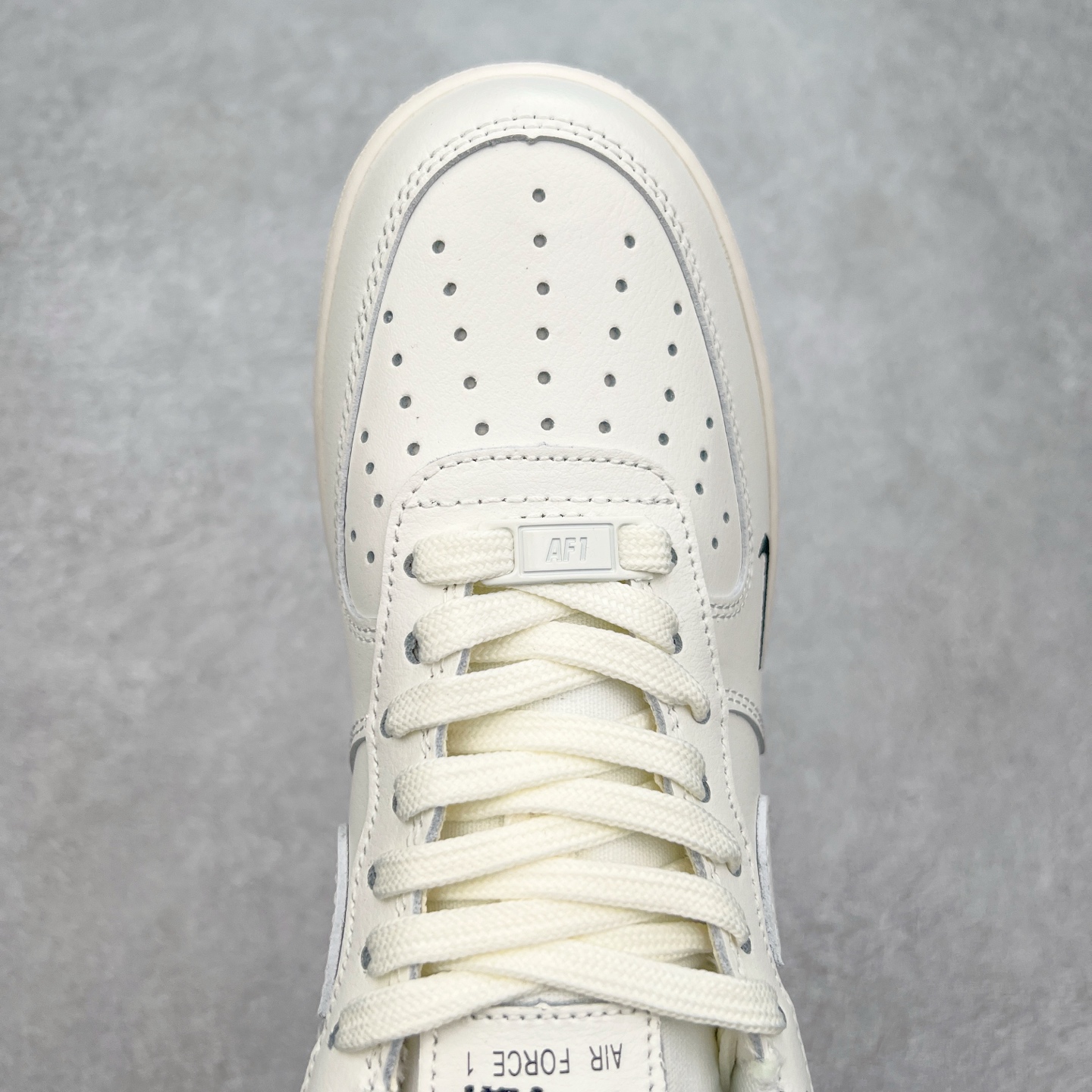 图片[4]-NK Air Force 1´07 Low 空军一号低帮百搭休闲运动板鞋 HF1058-133 柔软、弹性十足的缓震性能和出色的中底设计 横跨复古与现代的外型结合 造就出风靡全球 三十多年的Force 1 直到今天还深受青睐 实拍调校N版已经零色差零失真 百分百还原实物色彩所见即所得 不存在货不对板色差等低级问题 选购参考实物拍摄 不混卖不参货 只用心做好货严格选品 承诺混一赔十 尺码：36 36.5 37.5 38 38.5 39 40 40.5 41 42 42.5 43 44 44.5 45 46-选品中心