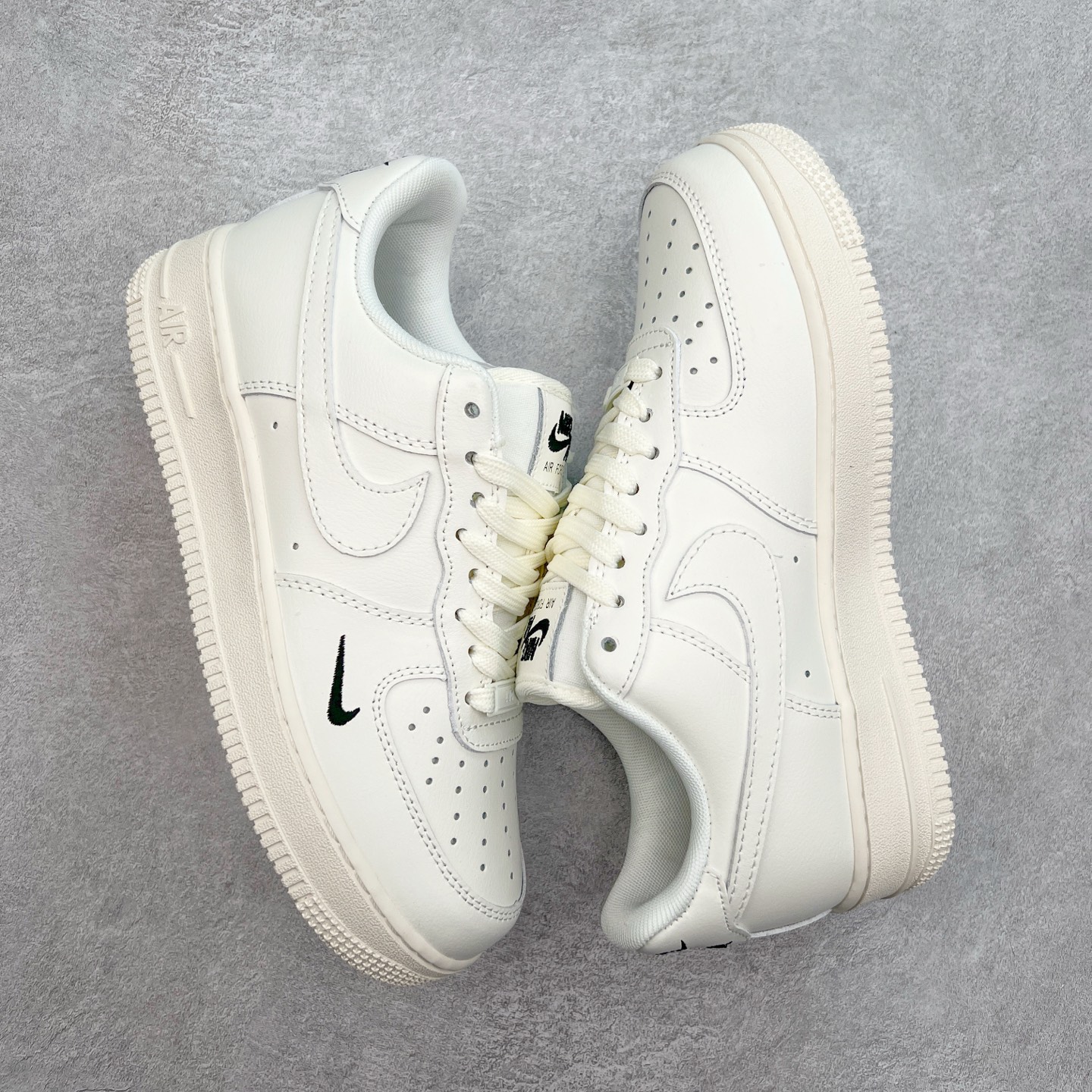 图片[3]-NK Air Force 1´07 Low 空军一号低帮百搭休闲运动板鞋 HF1058-133 柔软、弹性十足的缓震性能和出色的中底设计 横跨复古与现代的外型结合 造就出风靡全球 三十多年的Force 1 直到今天还深受青睐 实拍调校N版已经零色差零失真 百分百还原实物色彩所见即所得 不存在货不对板色差等低级问题 选购参考实物拍摄 不混卖不参货 只用心做好货严格选品 承诺混一赔十 尺码：36 36.5 37.5 38 38.5 39 40 40.5 41 42 42.5 43 44 44.5 45 46-选品中心