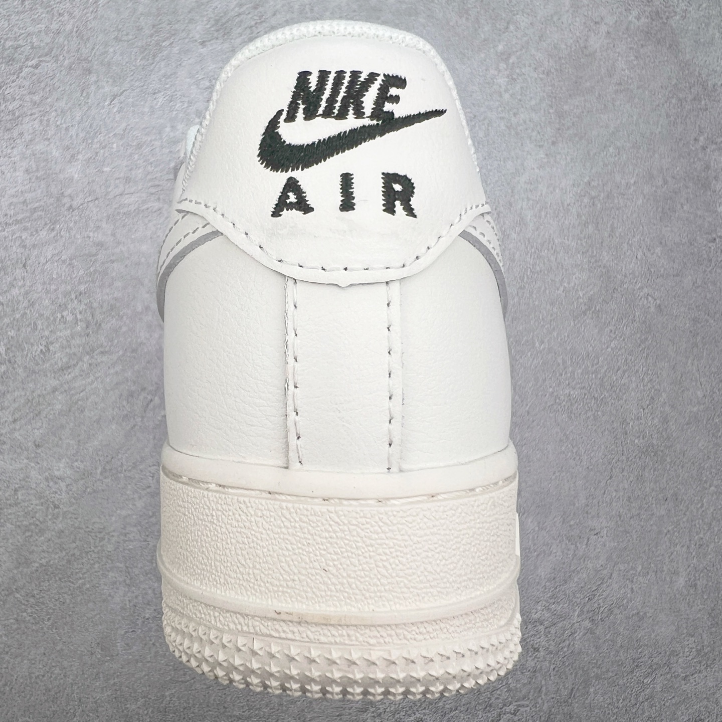 图片[8]-NK Air Force 1´07 Low 空军一号低帮百搭休闲运动板鞋 HF1058-133 柔软、弹性十足的缓震性能和出色的中底设计 横跨复古与现代的外型结合 造就出风靡全球 三十多年的Force 1 直到今天还深受青睐 实拍调校N版已经零色差零失真 百分百还原实物色彩所见即所得 不存在货不对板色差等低级问题 选购参考实物拍摄 不混卖不参货 只用心做好货严格选品 承诺混一赔十 尺码：36 36.5 37.5 38 38.5 39 40 40.5 41 42 42.5 43 44 44.5 45 46-选品中心