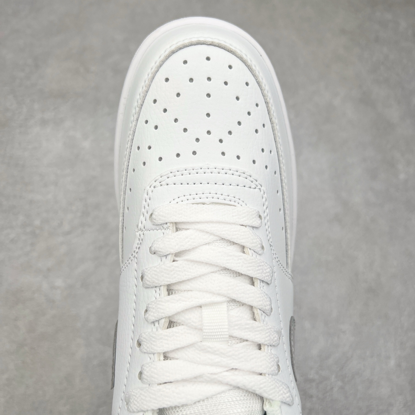 图片[4]-NK Court Vision Low CV低帮复古百搭透气休闲运动板鞋 口碑实力大厂出品 出货即市场巅峰 全套原纸板楦头开发 原汁原味 完美呈现版型 原数据独家私模大底 超高清洁度 极限压缩成本 超级跑量款式 经典耐用的设计 兼顾舒适脚感和出众风范 演绎匠心之作 结构性的支撑贴合感结合复古篮球设计 塑就场外全明星风范 实拍调校N版已经零色差零失真 百分百还原实物色彩所见即所得 不存在货不对板色差等低级问题 选购参考实物拍摄 不混卖不参货 只用心做好货严格选品 承诺混一赔十 尺码：36 36.5 37.5 38 38.5 39 40 40.5 41 42 42.5 43 44 44.5 45-选品中心