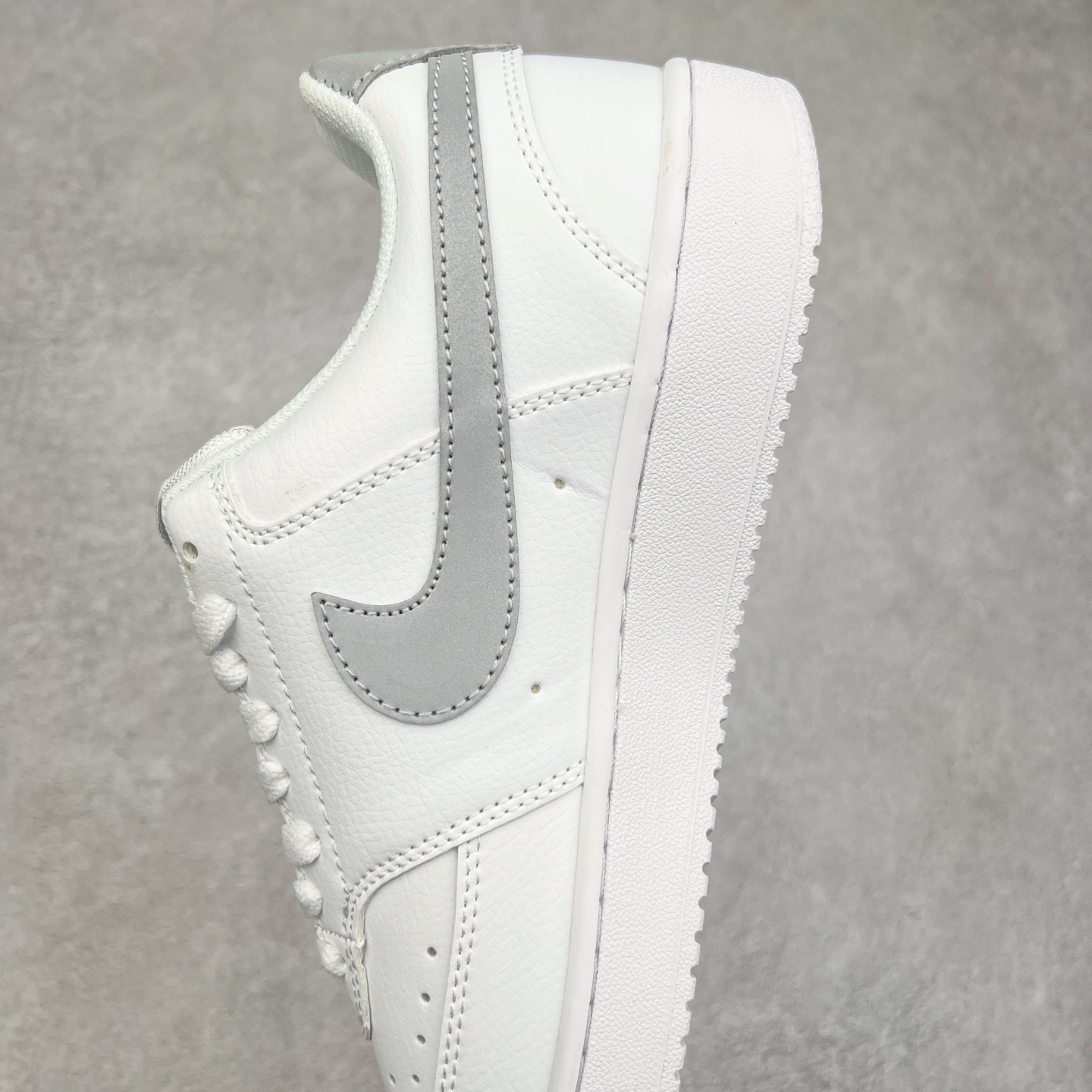 图片[7]-NK Court Vision Low CV低帮复古百搭透气休闲运动板鞋 口碑实力大厂出品 出货即市场巅峰 全套原纸板楦头开发 原汁原味 完美呈现版型 原数据独家私模大底 超高清洁度 极限压缩成本 超级跑量款式 经典耐用的设计 兼顾舒适脚感和出众风范 演绎匠心之作 结构性的支撑贴合感结合复古篮球设计 塑就场外全明星风范 实拍调校N版已经零色差零失真 百分百还原实物色彩所见即所得 不存在货不对板色差等低级问题 选购参考实物拍摄 不混卖不参货 只用心做好货严格选品 承诺混一赔十 尺码：36 36.5 37.5 38 38.5 39 40 40.5 41 42 42.5 43 44 44.5 45-选品中心