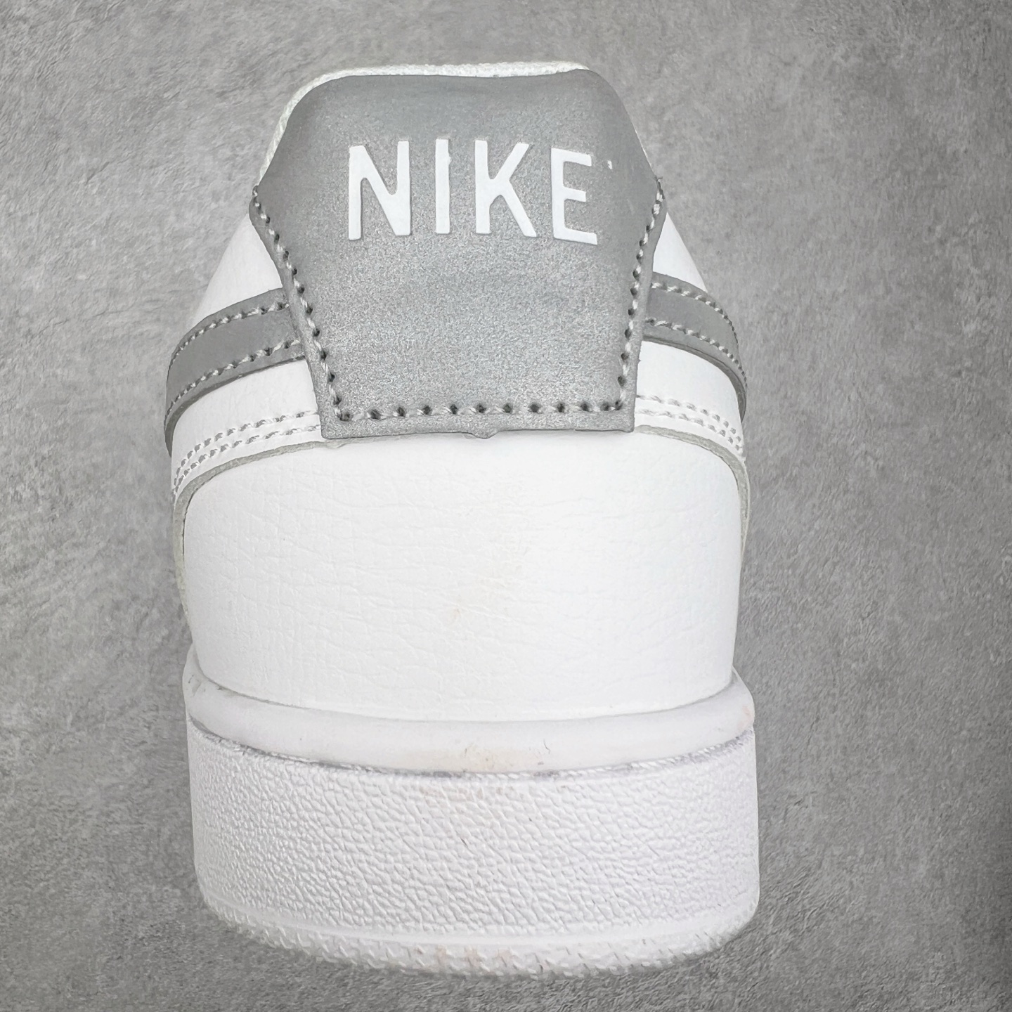 图片[8]-NK Court Vision Low CV低帮复古百搭透气休闲运动板鞋 口碑实力大厂出品 出货即市场巅峰 全套原纸板楦头开发 原汁原味 完美呈现版型 原数据独家私模大底 超高清洁度 极限压缩成本 超级跑量款式 经典耐用的设计 兼顾舒适脚感和出众风范 演绎匠心之作 结构性的支撑贴合感结合复古篮球设计 塑就场外全明星风范 实拍调校N版已经零色差零失真 百分百还原实物色彩所见即所得 不存在货不对板色差等低级问题 选购参考实物拍摄 不混卖不参货 只用心做好货严格选品 承诺混一赔十 尺码：36 36.5 37.5 38 38.5 39 40 40.5 41 42 42.5 43 44 44.5 45-选品中心