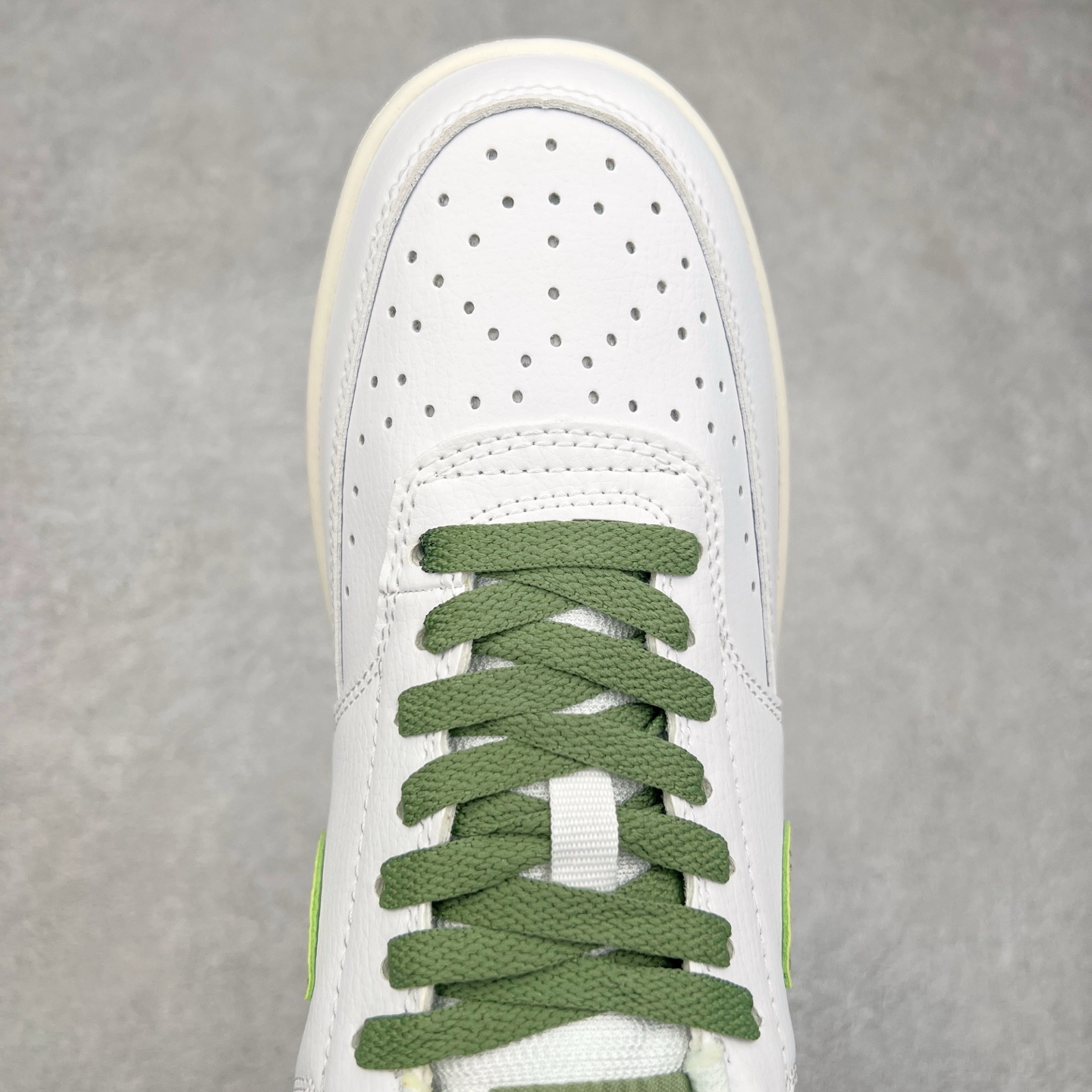 图片[4]-NK Court Vision Low CV低帮复古百搭透气休闲运动板鞋 口碑实力大厂出品 出货即市场巅峰 全套原纸板楦头开发 原汁原味 完美呈现版型 原数据独家私模大底 超高清洁度 极限压缩成本 超级跑量款式 经典耐用的设计 兼顾舒适脚感和出众风范 演绎匠心之作 结构性的支撑贴合感结合复古篮球设计 塑就场外全明星风范 实拍调校N版已经零色差零失真 百分百还原实物色彩所见即所得 不存在货不对板色差等低级问题 选购参考实物拍摄 不混卖不参货 只用心做好货严格选品 承诺混一赔十 尺码：36 36.5 37.5 38 38.5 39 40 40.5 41 42 42.5 43 44 44.5 45-选品中心