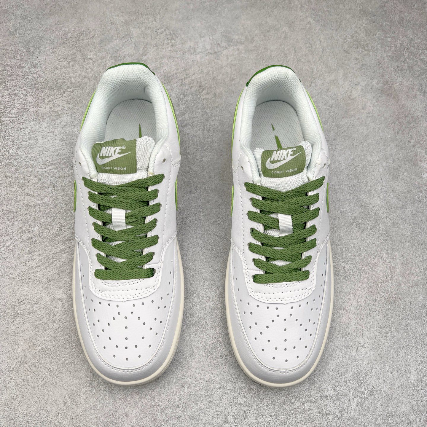 图片[2]-NK Court Vision Low CV低帮复古百搭透气休闲运动板鞋 口碑实力大厂出品 出货即市场巅峰 全套原纸板楦头开发 原汁原味 完美呈现版型 原数据独家私模大底 超高清洁度 极限压缩成本 超级跑量款式 经典耐用的设计 兼顾舒适脚感和出众风范 演绎匠心之作 结构性的支撑贴合感结合复古篮球设计 塑就场外全明星风范 实拍调校N版已经零色差零失真 百分百还原实物色彩所见即所得 不存在货不对板色差等低级问题 选购参考实物拍摄 不混卖不参货 只用心做好货严格选品 承诺混一赔十 尺码：36 36.5 37.5 38 38.5 39 40 40.5 41 42 42.5 43 44 44.5 45-选品中心