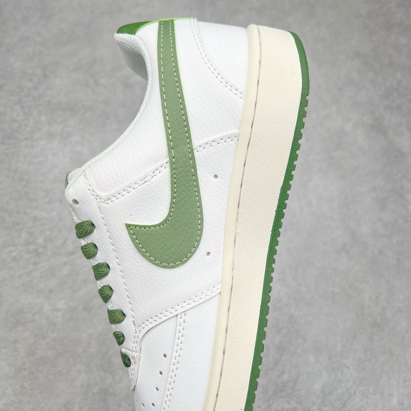 图片[7]-NK Court Vision Low CV低帮复古百搭透气休闲运动板鞋 口碑实力大厂出品 出货即市场巅峰 全套原纸板楦头开发 原汁原味 完美呈现版型 原数据独家私模大底 超高清洁度 极限压缩成本 超级跑量款式 经典耐用的设计 兼顾舒适脚感和出众风范 演绎匠心之作 结构性的支撑贴合感结合复古篮球设计 塑就场外全明星风范 实拍调校N版已经零色差零失真 百分百还原实物色彩所见即所得 不存在货不对板色差等低级问题 选购参考实物拍摄 不混卖不参货 只用心做好货严格选品 承诺混一赔十 尺码：36 36.5 37.5 38 38.5 39 40 40.5 41 42 42.5 43 44 44.5 45-选品中心