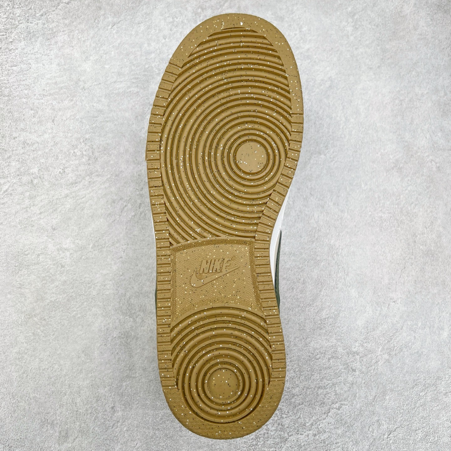 图片[9]-NK Court Vision Low CV低帮复古百搭透气休闲运动板鞋 口碑实力大厂出品 出货即市场巅峰 全套原纸板楦头开发 原汁原味 完美呈现版型 原数据独家私模大底 超高清洁度 极限压缩成本 超级跑量款式 经典耐用的设计 兼顾舒适脚感和出众风范 演绎匠心之作 结构性的支撑贴合感结合复古篮球设计 塑就场外全明星风范 实拍调校N版已经零色差零失真 百分百还原实物色彩所见即所得 不存在货不对板色差等低级问题 选购参考实物拍摄 不混卖不参货 只用心做好货严格选品 承诺混一赔十 尺码：36 36.5 37.5 38 38.5 39 40 40.5 41 42 42.5 43 44 44.5 45-选品中心