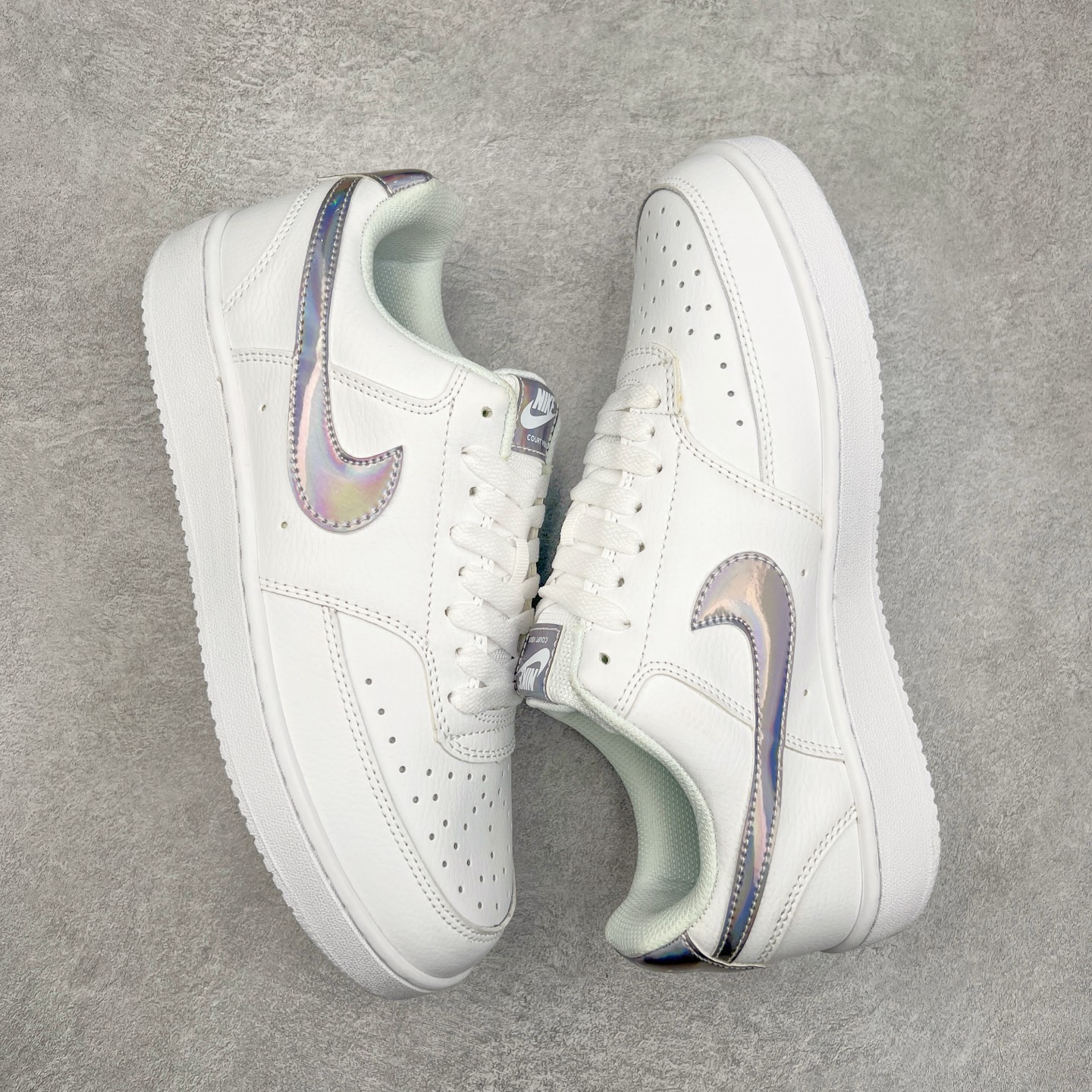 图片[3]-NK Court Vision Low CV低帮复古百搭透气休闲运动板鞋 口碑实力大厂出品 出货即市场巅峰 全套原纸板楦头开发 原汁原味 完美呈现版型 原数据独家私模大底 超高清洁度 极限压缩成本 超级跑量款式 经典耐用的设计 兼顾舒适脚感和出众风范 演绎匠心之作 结构性的支撑贴合感结合复古篮球设计 塑就场外全明星风范 实拍调校N版已经零色差零失真 百分百还原实物色彩所见即所得 不存在货不对板色差等低级问题 选购参考实物拍摄 不混卖不参货 只用心做好货严格选品 承诺混一赔十 尺码：36 36.5 37.5 38 38.5 39 40 40.5 41 42 42.5 43 44 44.5 45-选品中心