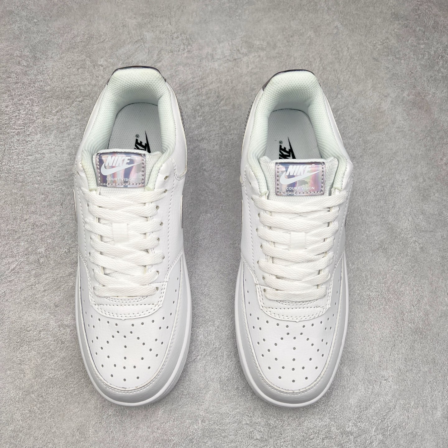 图片[2]-NK Court Vision Low CV低帮复古百搭透气休闲运动板鞋 口碑实力大厂出品 出货即市场巅峰 全套原纸板楦头开发 原汁原味 完美呈现版型 原数据独家私模大底 超高清洁度 极限压缩成本 超级跑量款式 经典耐用的设计 兼顾舒适脚感和出众风范 演绎匠心之作 结构性的支撑贴合感结合复古篮球设计 塑就场外全明星风范 实拍调校N版已经零色差零失真 百分百还原实物色彩所见即所得 不存在货不对板色差等低级问题 选购参考实物拍摄 不混卖不参货 只用心做好货严格选品 承诺混一赔十 尺码：36 36.5 37.5 38 38.5 39 40 40.5 41 42 42.5 43 44 44.5 45-选品中心