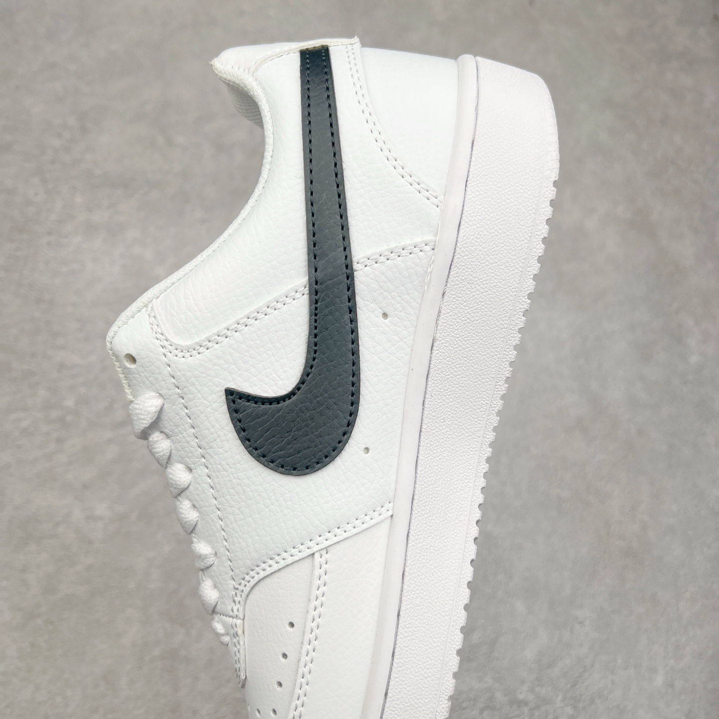 图片[7]-NK Court Vision Low CV低帮复古百搭透气休闲运动板鞋 口碑实力大厂出品 出货即市场巅峰 全套原纸板楦头开发 原汁原味 完美呈现版型 原数据独家私模大底 超高清洁度 极限压缩成本 超级跑量款式 经典耐用的设计 兼顾舒适脚感和出众风范 演绎匠心之作 结构性的支撑贴合感结合复古篮球设计 塑就场外全明星风范 实拍调校N版已经零色差零失真 百分百还原实物色彩所见即所得 不存在货不对板色差等低级问题 选购参考实物拍摄 不混卖不参货 只用心做好货严格选品 承诺混一赔十 尺码：36 36.5 37.5 38 38.5 39 40 40.5 41 42 42.5 43 44 44.5 45-选品中心