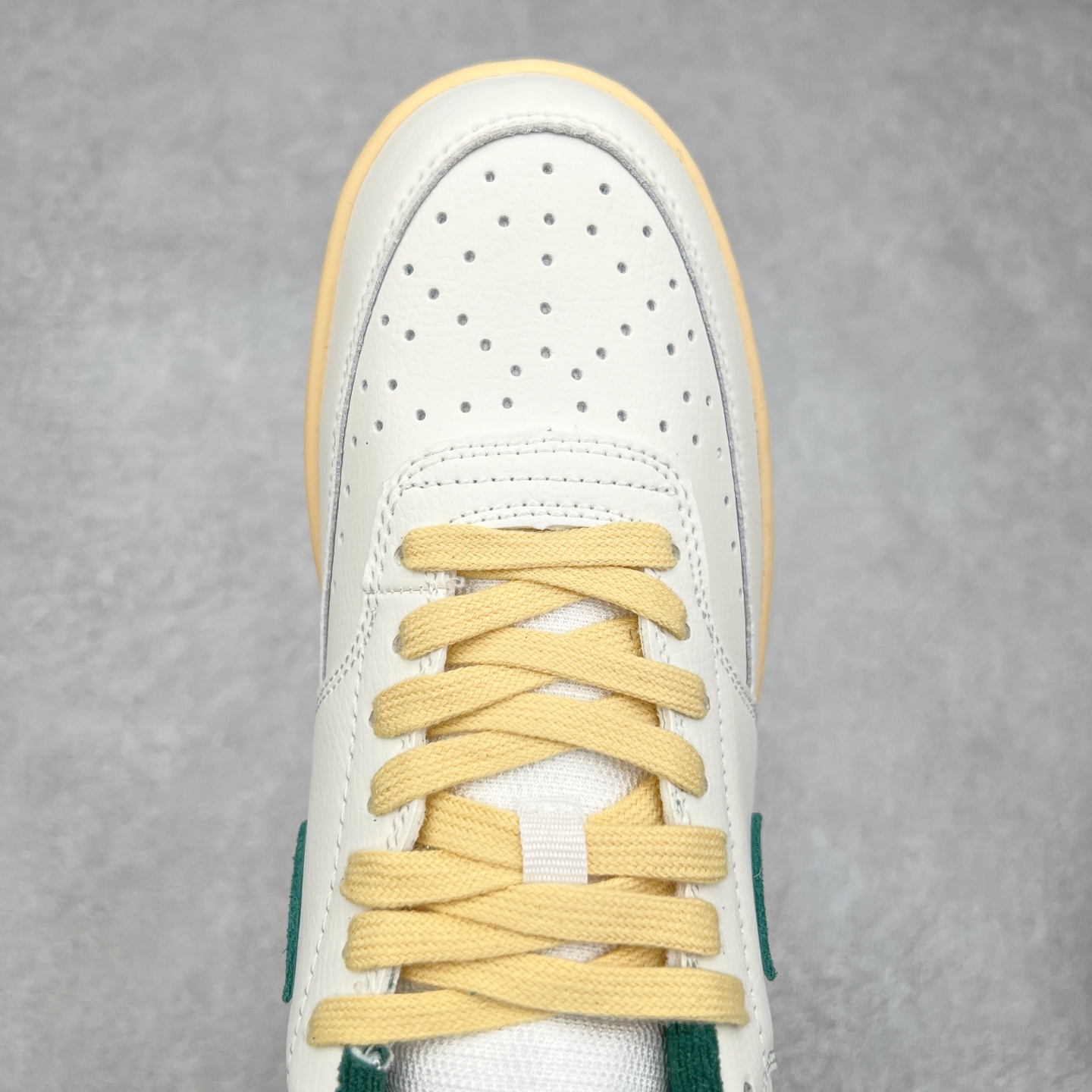 图片[4]-NK Court Vision Low CV低帮复古百搭透气休闲运动板鞋 口碑实力大厂出品 出货即市场巅峰 全套原纸板楦头开发 原汁原味 完美呈现版型 原数据独家私模大底 超高清洁度 极限压缩成本 超级跑量款式 经典耐用的设计 兼顾舒适脚感和出众风范 演绎匠心之作 结构性的支撑贴合感结合复古篮球设计 塑就场外全明星风范 实拍调校N版已经零色差零失真 百分百还原实物色彩所见即所得 不存在货不对板色差等低级问题 选购参考实物拍摄 不混卖不参货 只用心做好货严格选品 承诺混一赔十 尺码：36 36.5 37.5 38 38.5 39 40 40.5 41 42 42.5 43 44 44.5 45-选品中心