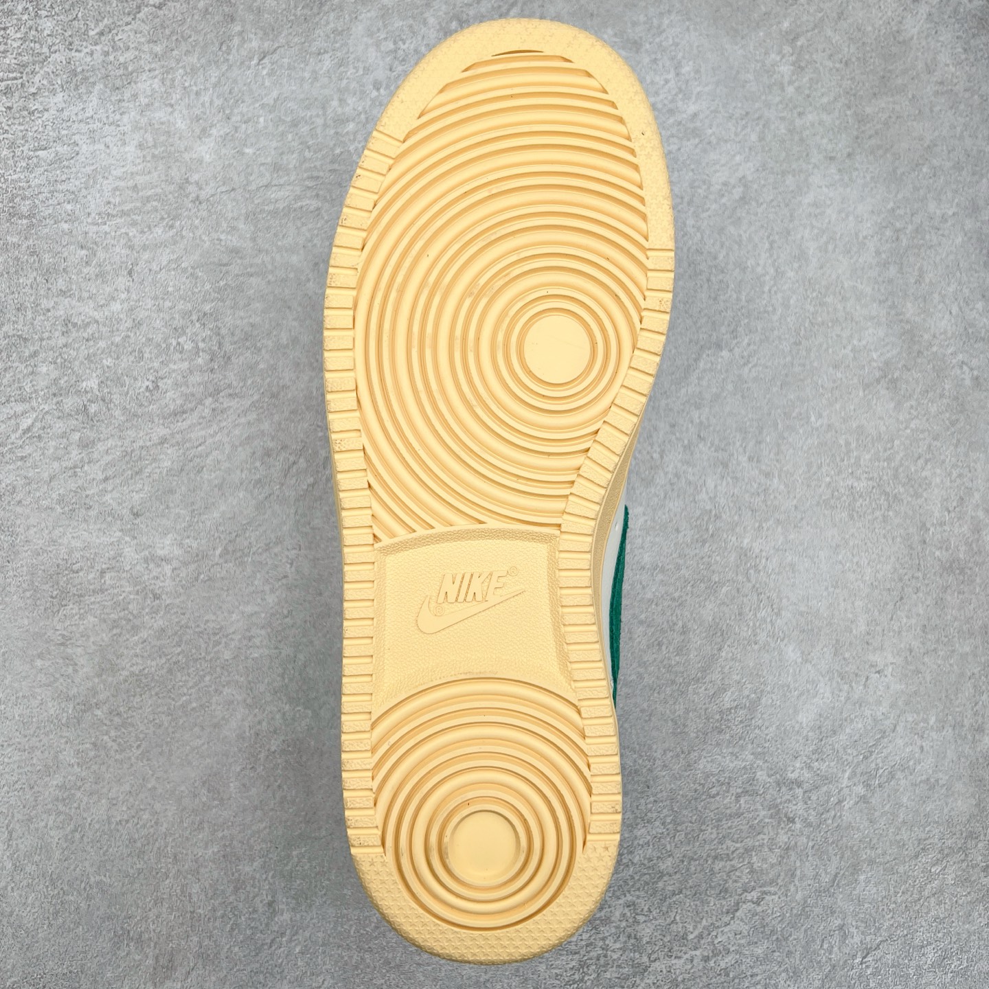 图片[9]-NK Court Vision Low CV低帮复古百搭透气休闲运动板鞋 口碑实力大厂出品 出货即市场巅峰 全套原纸板楦头开发 原汁原味 完美呈现版型 原数据独家私模大底 超高清洁度 极限压缩成本 超级跑量款式 经典耐用的设计 兼顾舒适脚感和出众风范 演绎匠心之作 结构性的支撑贴合感结合复古篮球设计 塑就场外全明星风范 实拍调校N版已经零色差零失真 百分百还原实物色彩所见即所得 不存在货不对板色差等低级问题 选购参考实物拍摄 不混卖不参货 只用心做好货严格选品 承诺混一赔十 尺码：36 36.5 37.5 38 38.5 39 40 40.5 41 42 42.5 43 44 44.5 45-选品中心