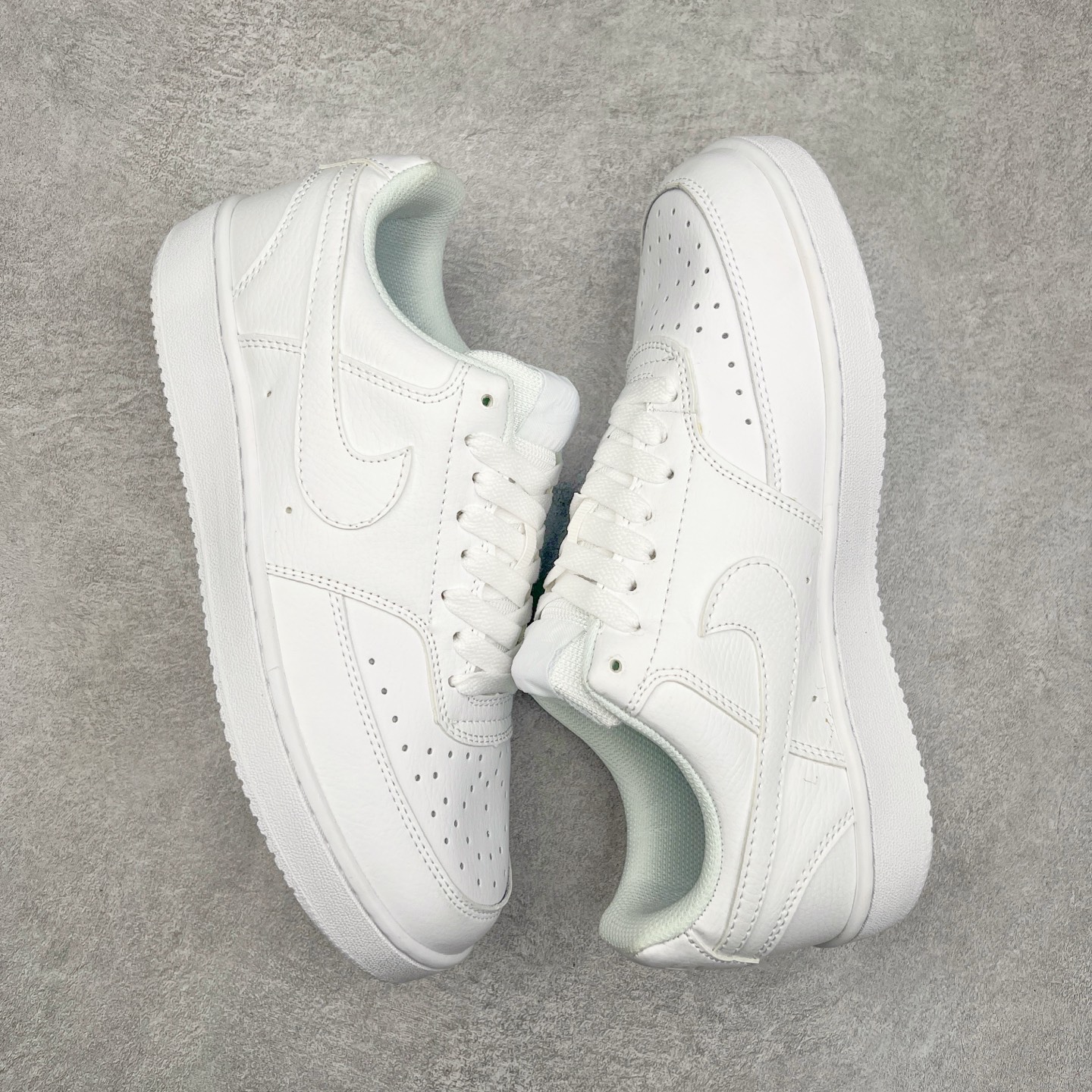 图片[3]-NK Court Vision Low CV低帮复古百搭透气休闲运动板鞋 口碑实力大厂出品 出货即市场巅峰 全套原纸板楦头开发 原汁原味 完美呈现版型 原数据独家私模大底 超高清洁度 极限压缩成本 超级跑量款式 经典耐用的设计 兼顾舒适脚感和出众风范 演绎匠心之作 结构性的支撑贴合感结合复古篮球设计 塑就场外全明星风范 实拍调校N版已经零色差零失真 百分百还原实物色彩所见即所得 不存在货不对板色差等低级问题 选购参考实物拍摄 不混卖不参货 只用心做好货严格选品 承诺混一赔十 尺码：36 36.5 37.5 38 38.5 39 40 40.5 41 42 42.5 43 44 44.5 45-选品中心