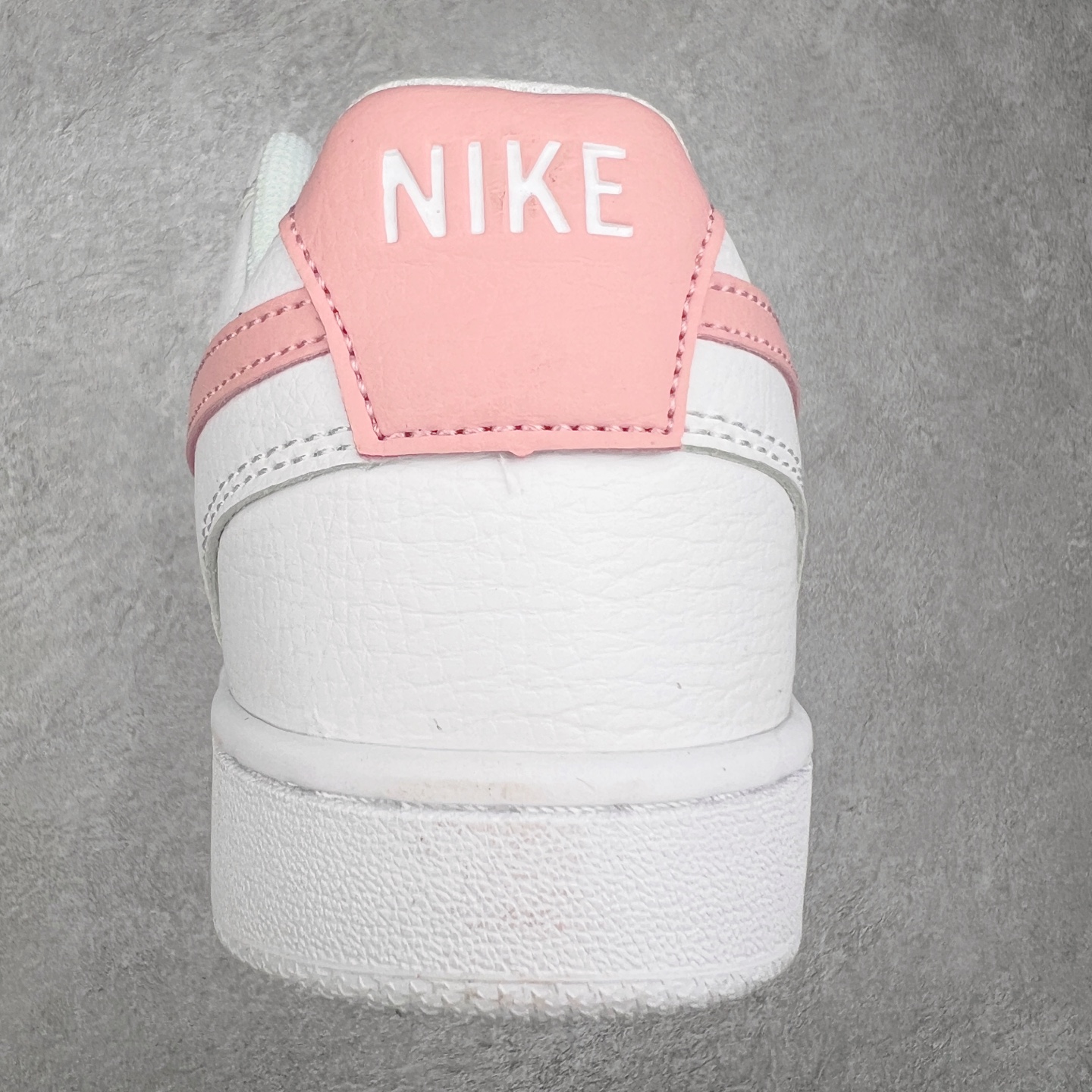 图片[8]-NK Court Vision Low CV低帮复古百搭透气休闲运动板鞋 口碑实力大厂出品 出货即市场巅峰 全套原纸板楦头开发 原汁原味 完美呈现版型 原数据独家私模大底 超高清洁度 极限压缩成本 超级跑量款式 经典耐用的设计 兼顾舒适脚感和出众风范 演绎匠心之作 结构性的支撑贴合感结合复古篮球设计 塑就场外全明星风范 实拍调校N版已经零色差零失真 百分百还原实物色彩所见即所得 不存在货不对板色差等低级问题 选购参考实物拍摄 不混卖不参货 只用心做好货严格选品 承诺混一赔十 尺码：36 36.5 37.5 38 38.5 39 40 40.5 41 42 42.5 43 44 44.5 45-选品中心