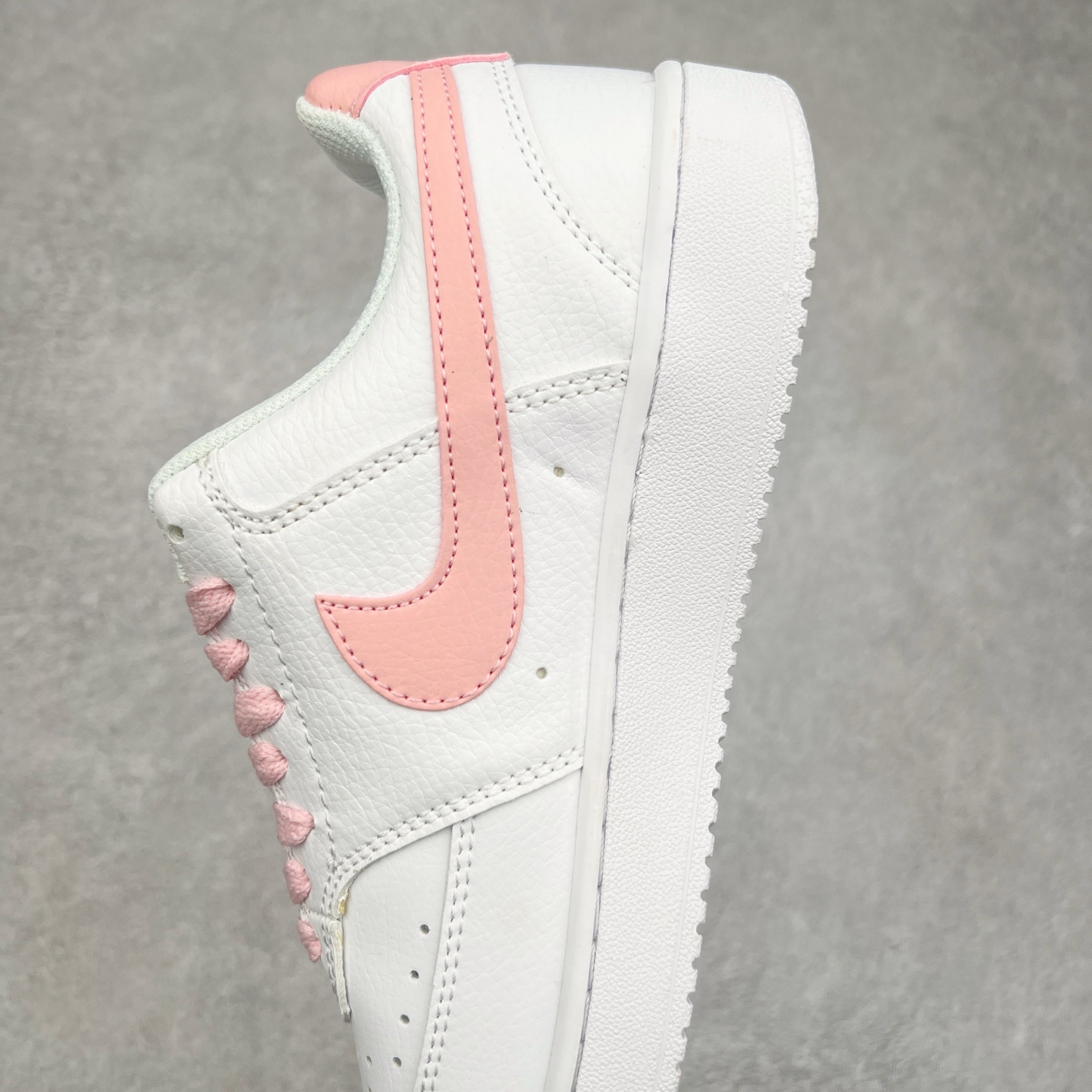 图片[7]-NK Court Vision Low CV低帮复古百搭透气休闲运动板鞋 口碑实力大厂出品 出货即市场巅峰 全套原纸板楦头开发 原汁原味 完美呈现版型 原数据独家私模大底 超高清洁度 极限压缩成本 超级跑量款式 经典耐用的设计 兼顾舒适脚感和出众风范 演绎匠心之作 结构性的支撑贴合感结合复古篮球设计 塑就场外全明星风范 实拍调校N版已经零色差零失真 百分百还原实物色彩所见即所得 不存在货不对板色差等低级问题 选购参考实物拍摄 不混卖不参货 只用心做好货严格选品 承诺混一赔十 尺码：36 36.5 37.5 38 38.5 39 40 40.5 41 42 42.5 43 44 44.5 45-选品中心