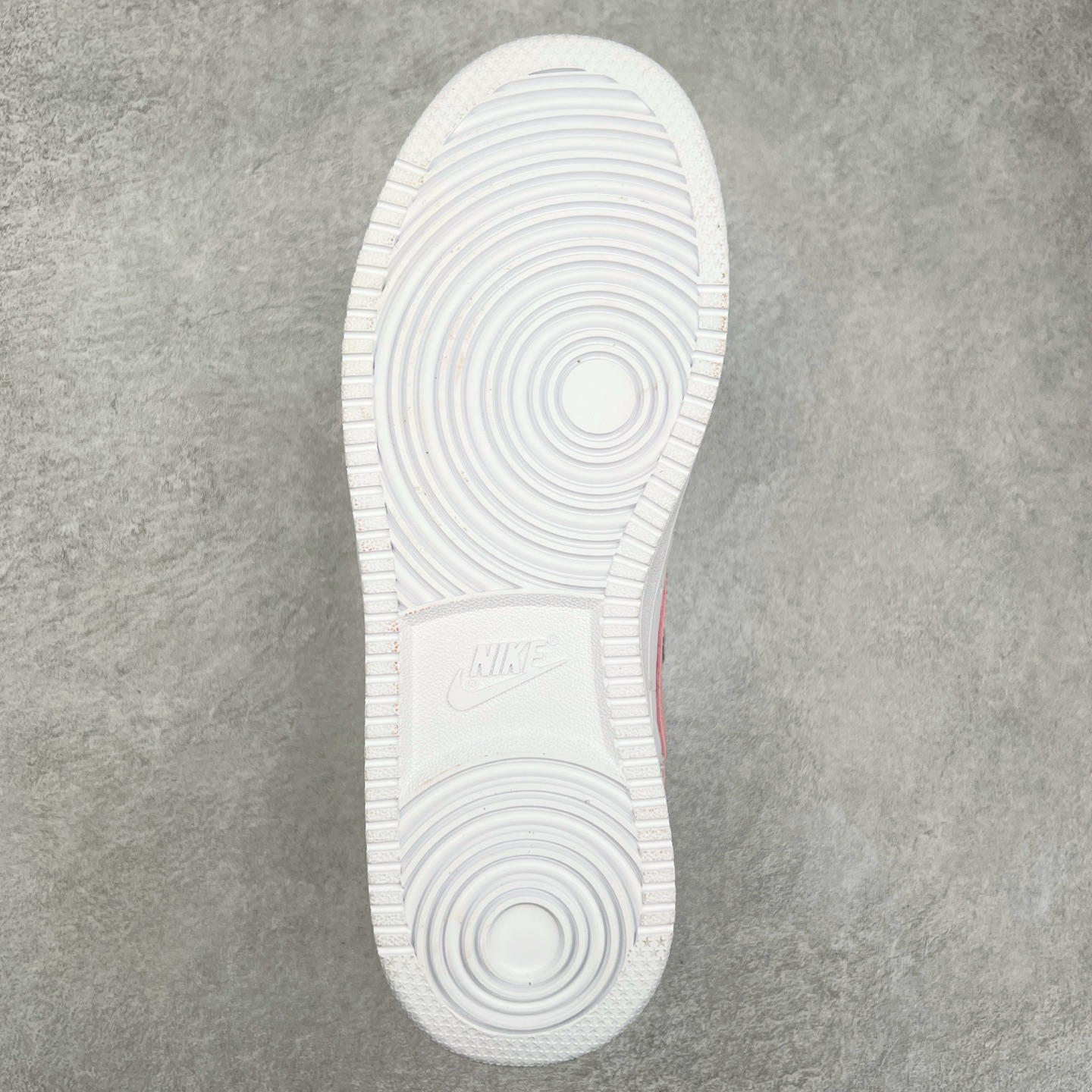 图片[9]-NK Court Vision Low CV低帮复古百搭透气休闲运动板鞋 口碑实力大厂出品 出货即市场巅峰 全套原纸板楦头开发 原汁原味 完美呈现版型 原数据独家私模大底 超高清洁度 极限压缩成本 超级跑量款式 经典耐用的设计 兼顾舒适脚感和出众风范 演绎匠心之作 结构性的支撑贴合感结合复古篮球设计 塑就场外全明星风范 实拍调校N版已经零色差零失真 百分百还原实物色彩所见即所得 不存在货不对板色差等低级问题 选购参考实物拍摄 不混卖不参货 只用心做好货严格选品 承诺混一赔十 尺码：36 36.5 37.5 38 38.5 39 40 40.5 41 42 42.5 43 44 44.5 45-选品中心