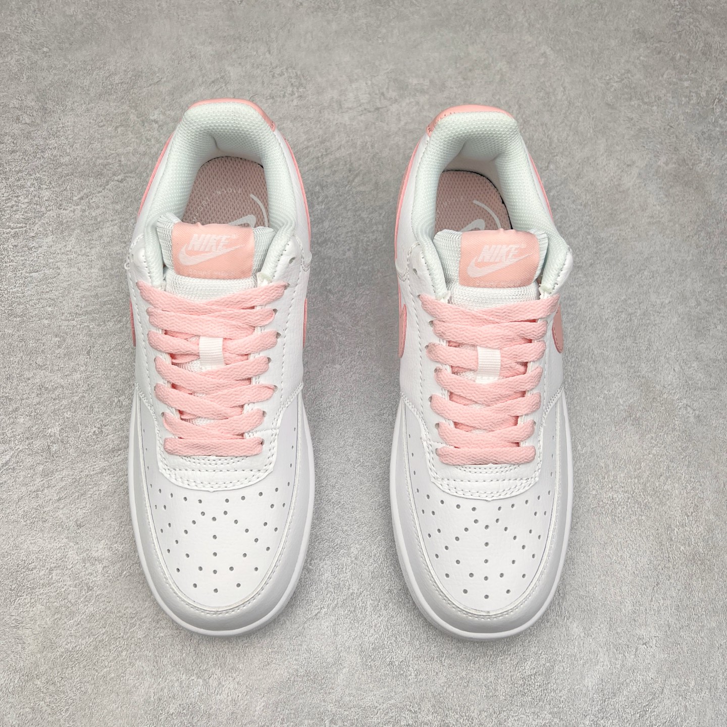 图片[2]-NK Court Vision Low CV低帮复古百搭透气休闲运动板鞋 口碑实力大厂出品 出货即市场巅峰 全套原纸板楦头开发 原汁原味 完美呈现版型 原数据独家私模大底 超高清洁度 极限压缩成本 超级跑量款式 经典耐用的设计 兼顾舒适脚感和出众风范 演绎匠心之作 结构性的支撑贴合感结合复古篮球设计 塑就场外全明星风范 实拍调校N版已经零色差零失真 百分百还原实物色彩所见即所得 不存在货不对板色差等低级问题 选购参考实物拍摄 不混卖不参货 只用心做好货严格选品 承诺混一赔十 尺码：36 36.5 37.5 38 38.5 39 40 40.5 41 42 42.5 43 44 44.5 45-选品中心